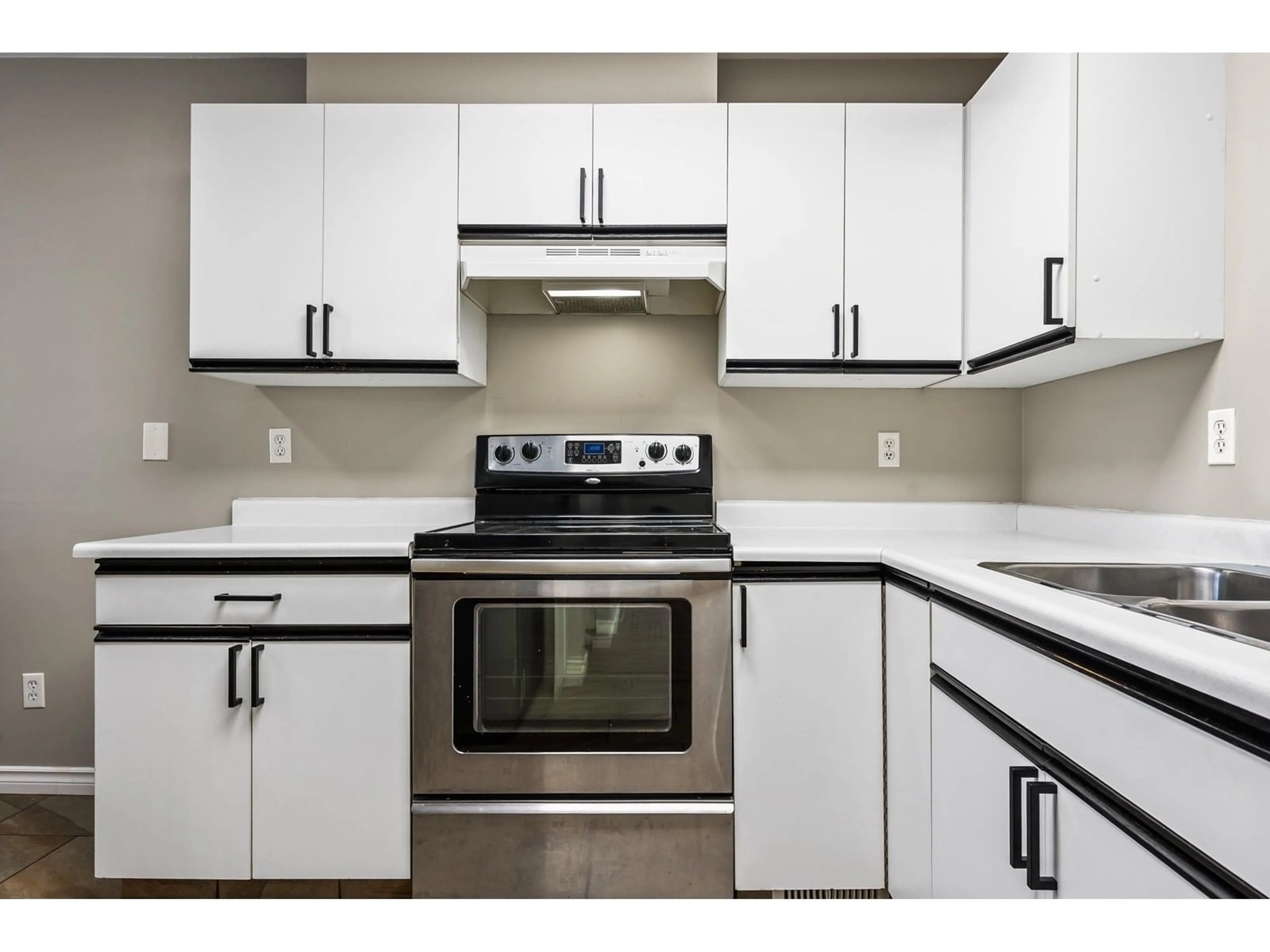Standard kitchen, unknown for 18 - 5536 VEDDER ROAD, Chilliwack British Columbia V2R3X5