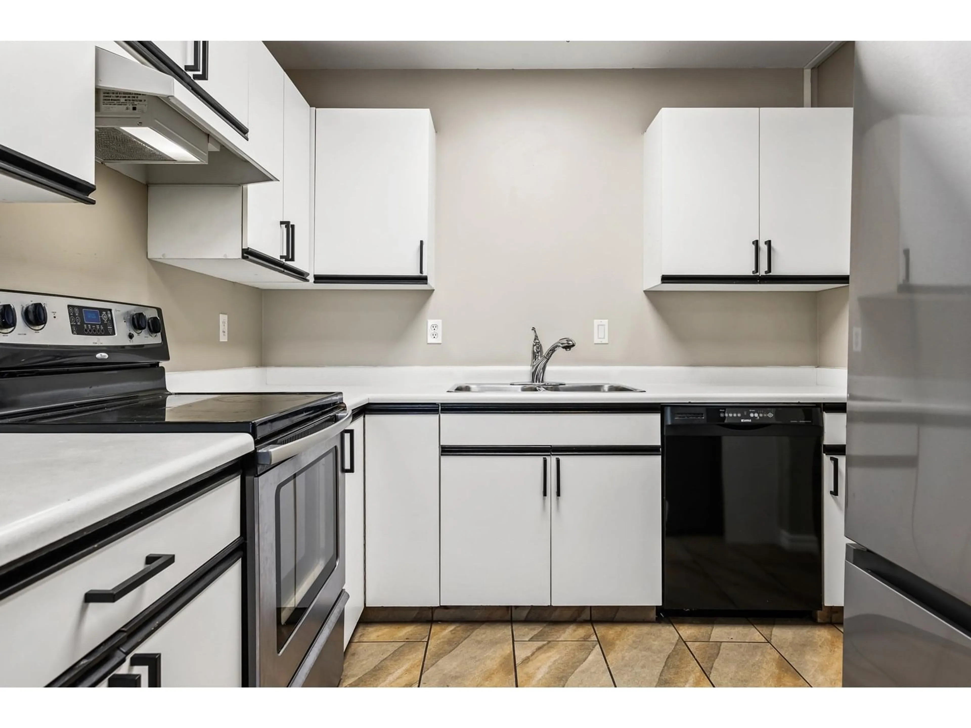 Standard kitchen, unknown for 18 - 5536 VEDDER ROAD, Chilliwack British Columbia V2R3X5