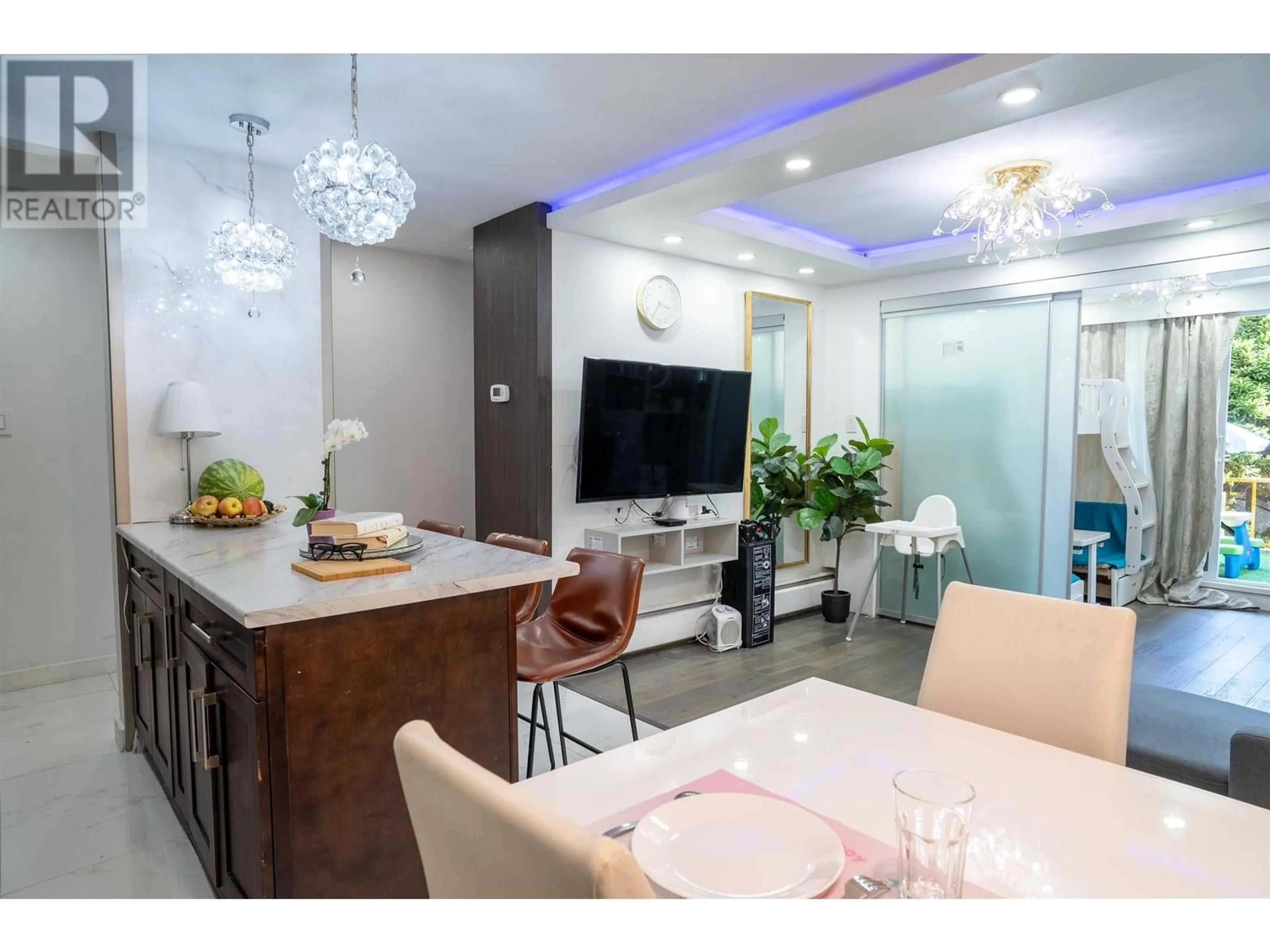 Open concept kitchen, unknown for 105 - 331 KNOX STREET, New Westminster British Columbia V3L3N4