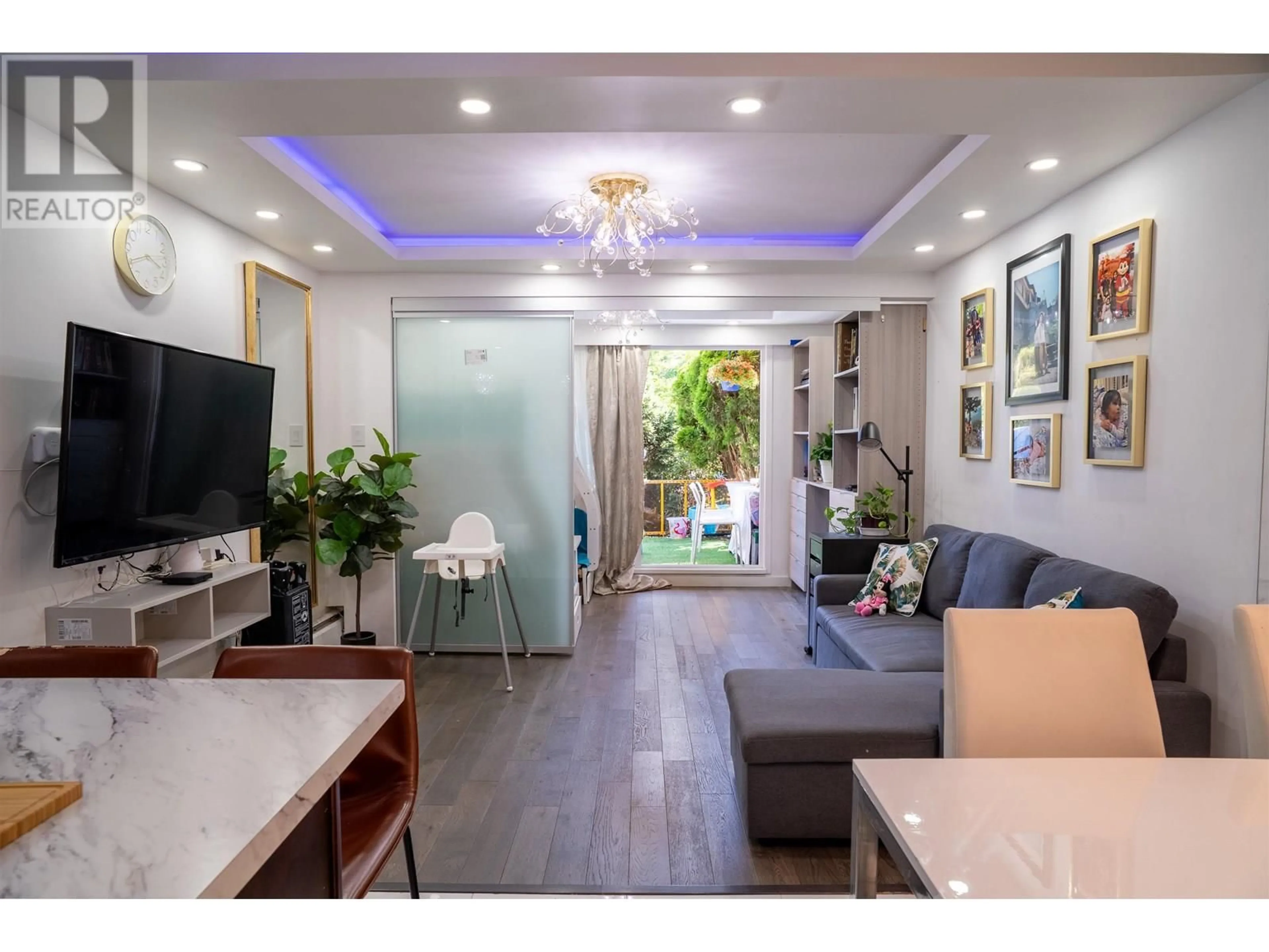 Living room with furniture, unknown for 105 - 331 KNOX STREET, New Westminster British Columbia V3L3N4