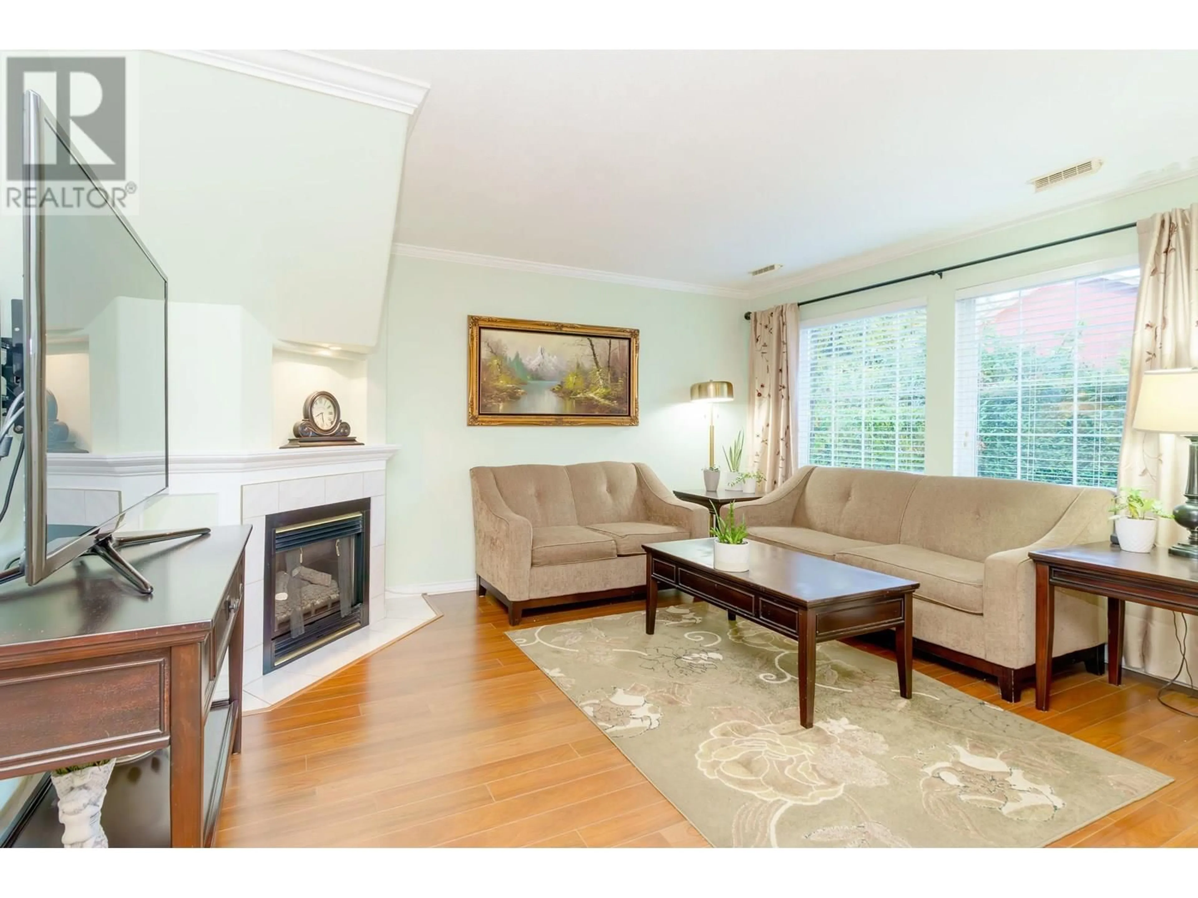 Living room with furniture, wood/laminate floor for 5 - 12070 216 STREET, Maple Ridge British Columbia V2X5J3