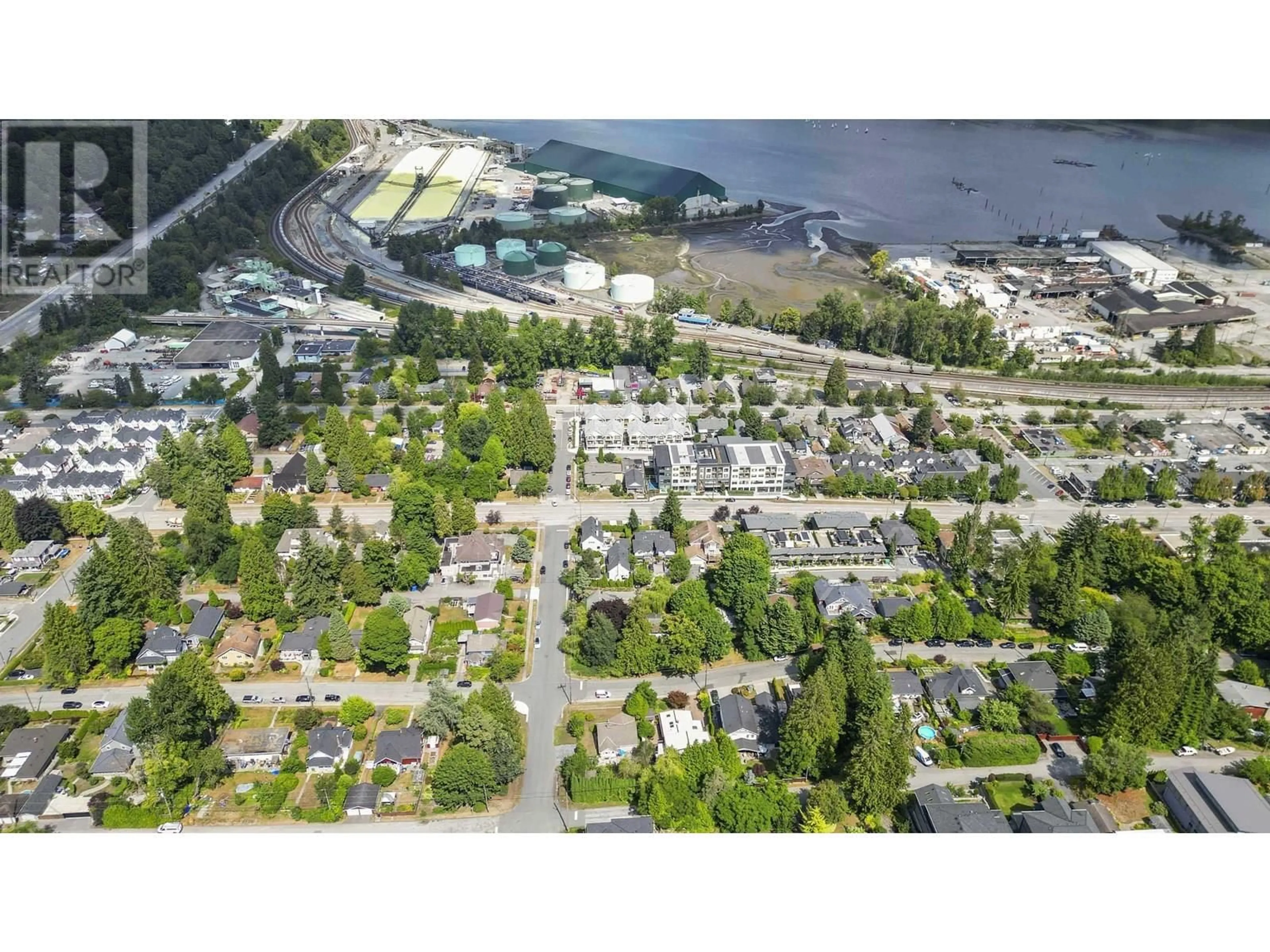 A pic from outside/outdoor area/front of a property/back of a property/a pic from drone, street for 126 ELGIN STREET, Port Moody British Columbia V3H2M8