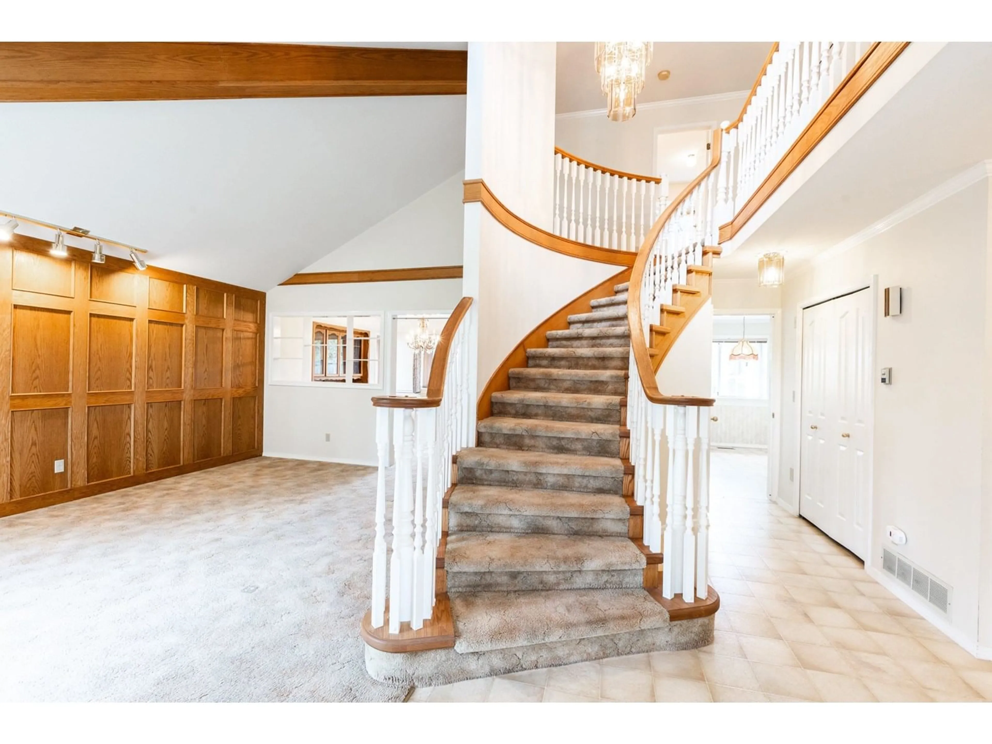 Indoor foyer for 5979 135, Surrey British Columbia V3X1L2