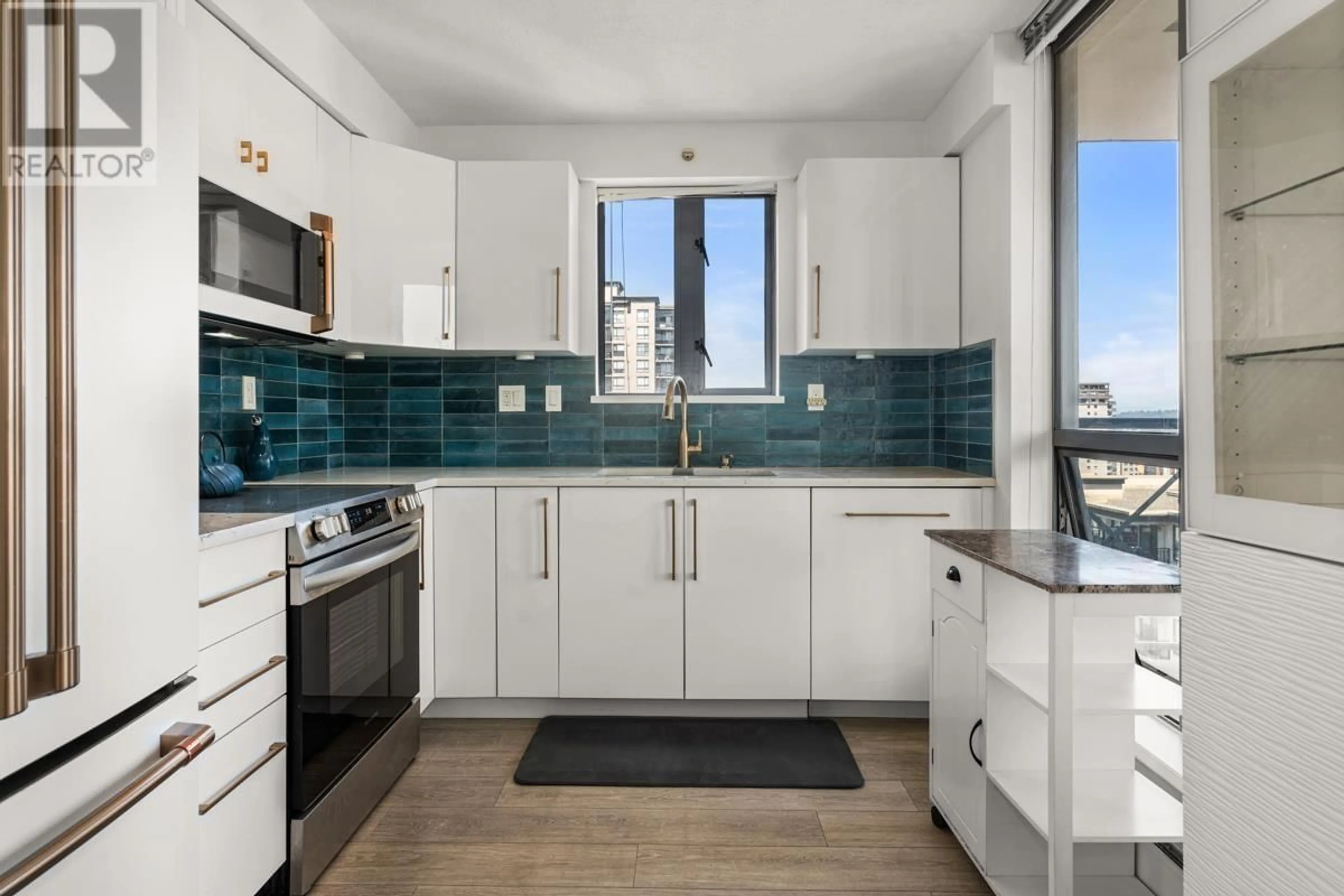 Standard kitchen, ceramic/tile floor for 1801 - 850 ROYAL AVENUE, New Westminster British Columbia V3M1A5