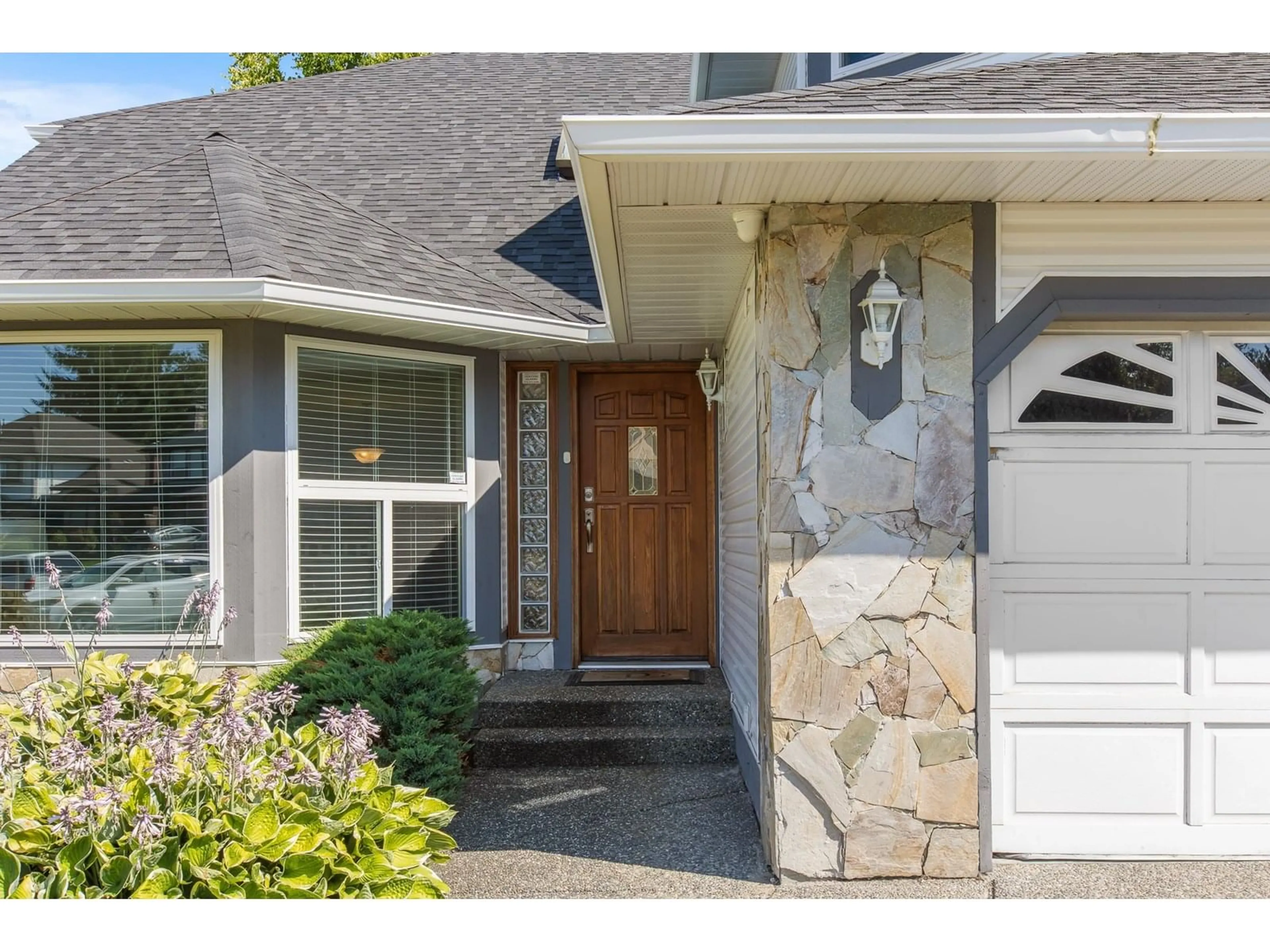 Indoor entryway for 8418 214, Langley British Columbia V1M2J2