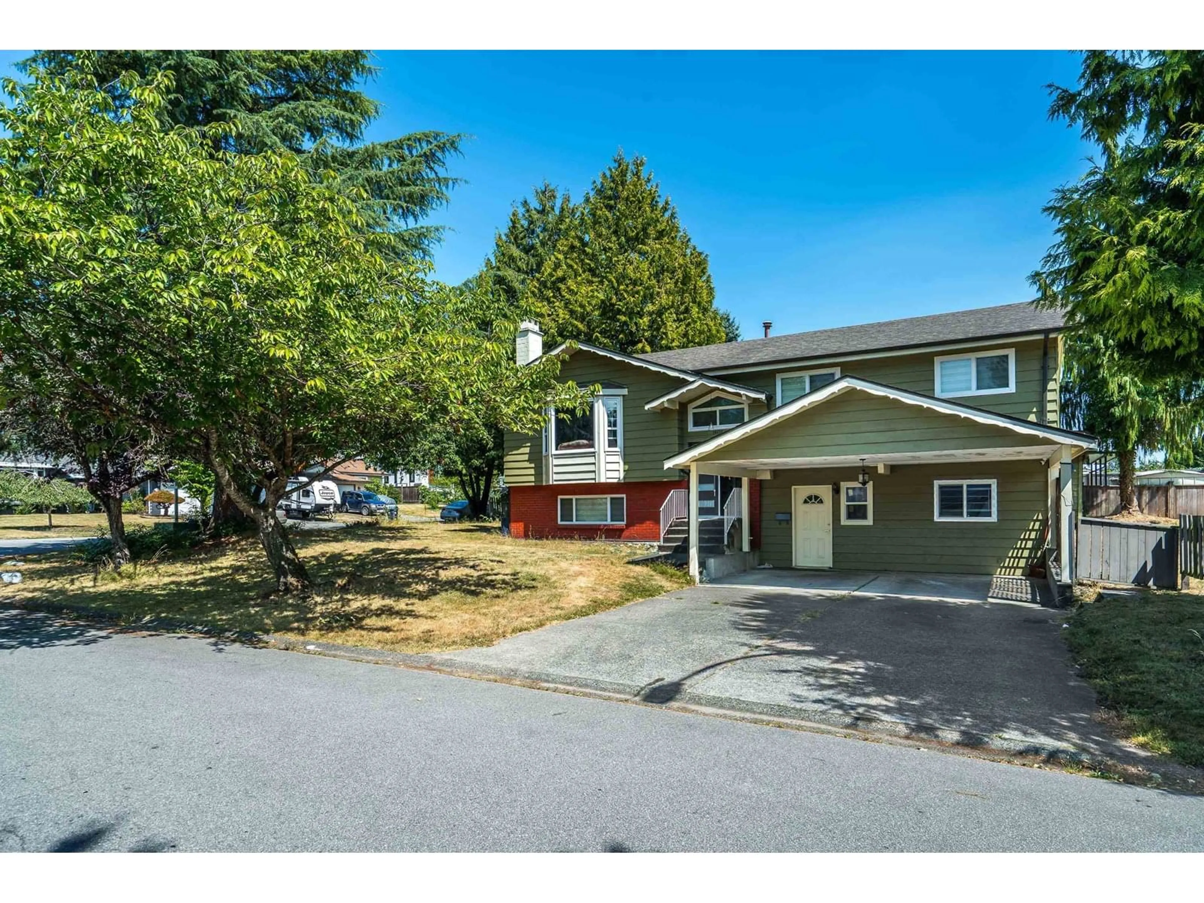 A pic from outside/outdoor area/front of a property/back of a property/a pic from drone, street for 14458 CHARTWELL, Surrey British Columbia V3S5E4