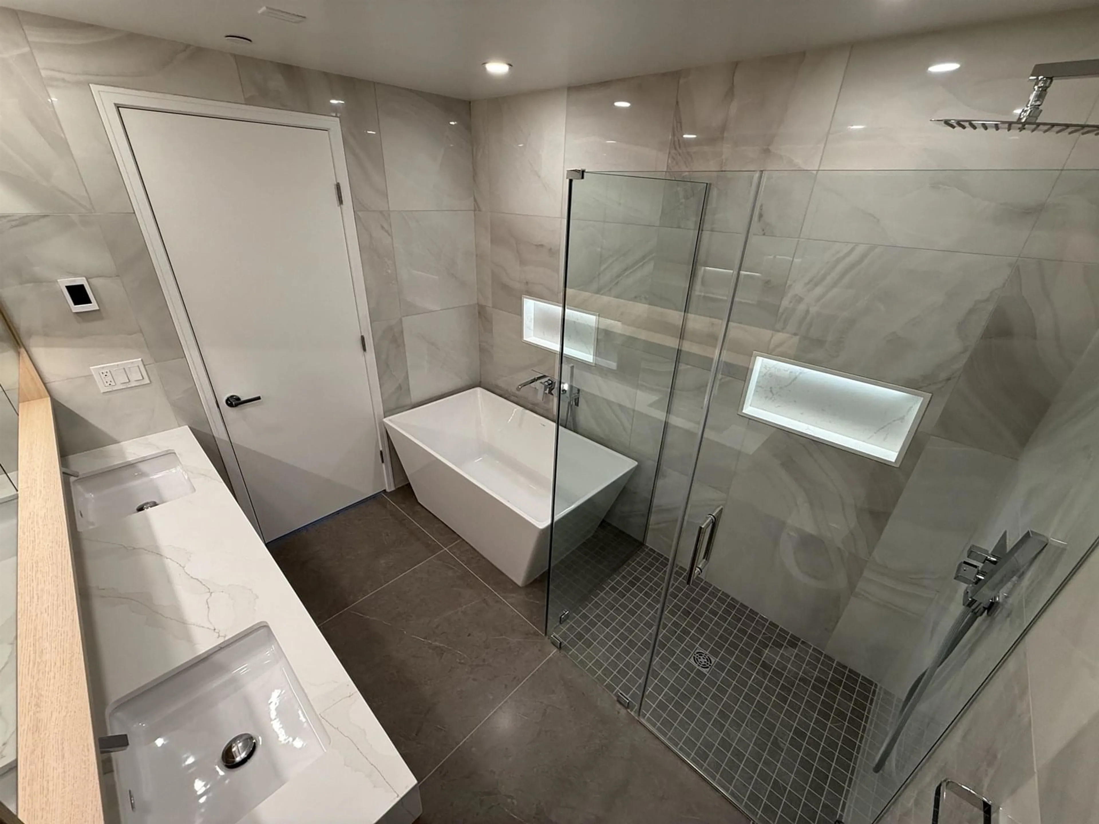 Contemporary bathroom, ceramic/tile floor for 410 - 1342 JOHNSTON, White Rock British Columbia V4B3Z2
