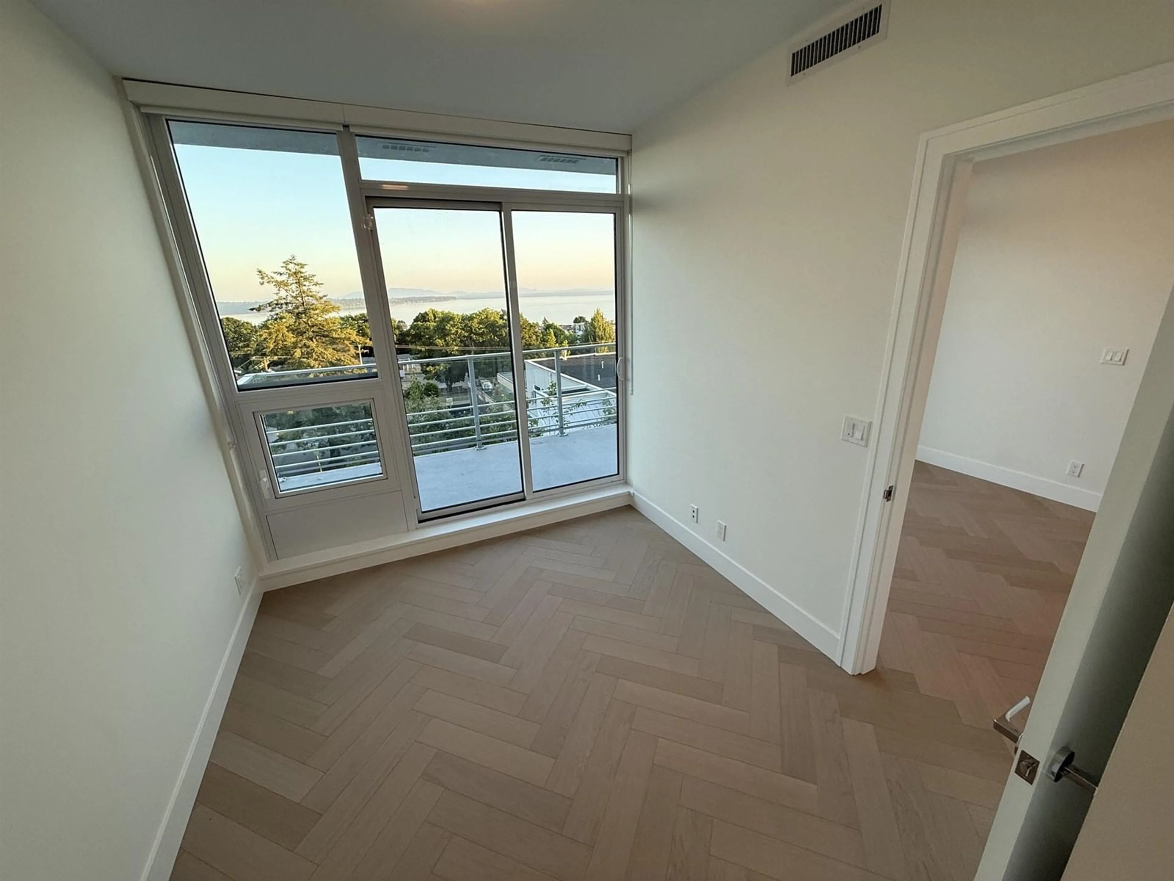 A pic of a room for 410 - 1342 JOHNSTON, White Rock British Columbia V4B3Z2