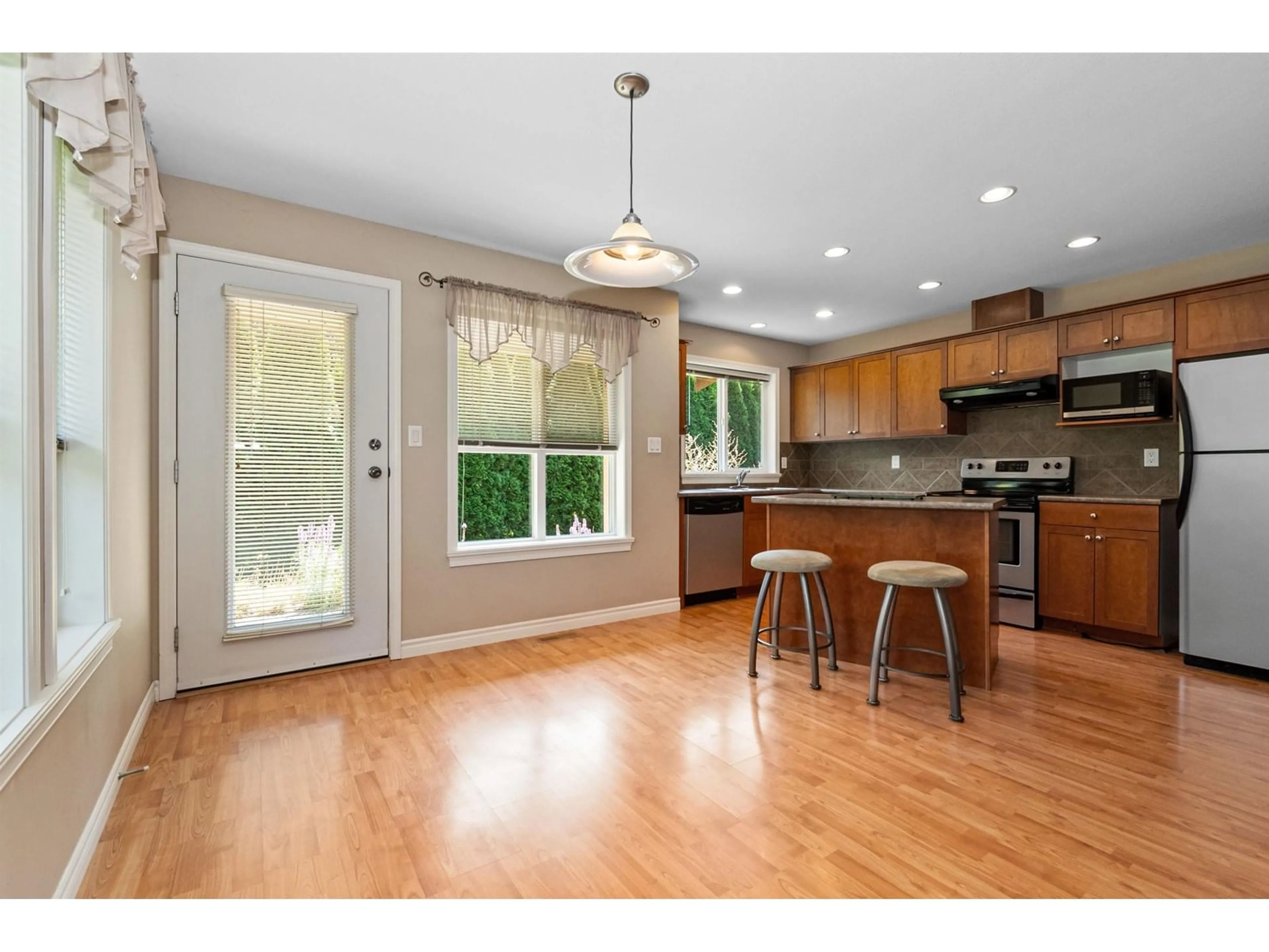 Open concept kitchen, wood/laminate floor for 16 - 7291 MORROW ROAD, Agassiz British Columbia V0M1A2