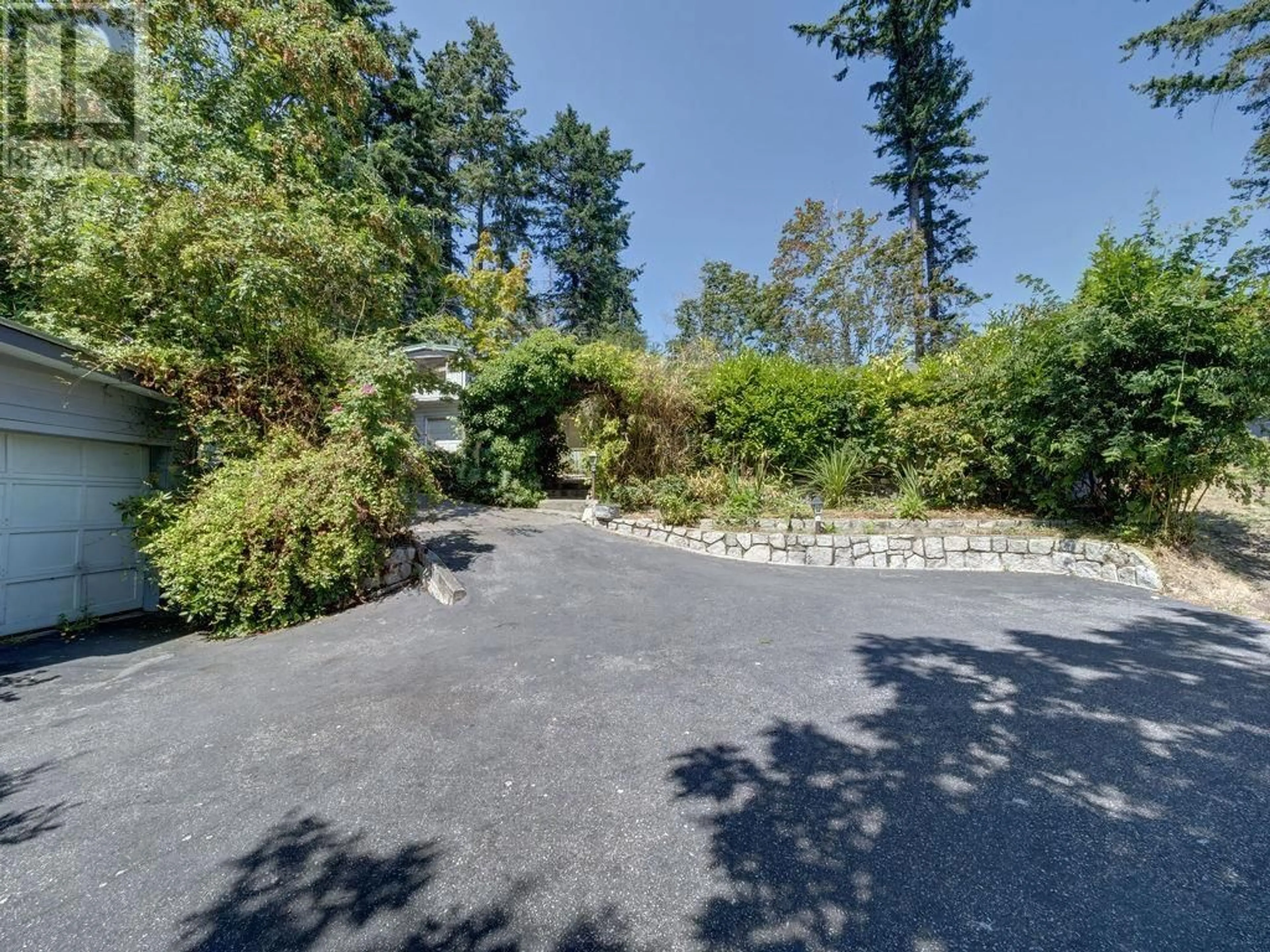A pic from outside/outdoor area/front of a property/back of a property/a pic from drone, unknown for 6180 SUNSHINE COAST HIGHWAY, Sechelt British Columbia V7Z0M1