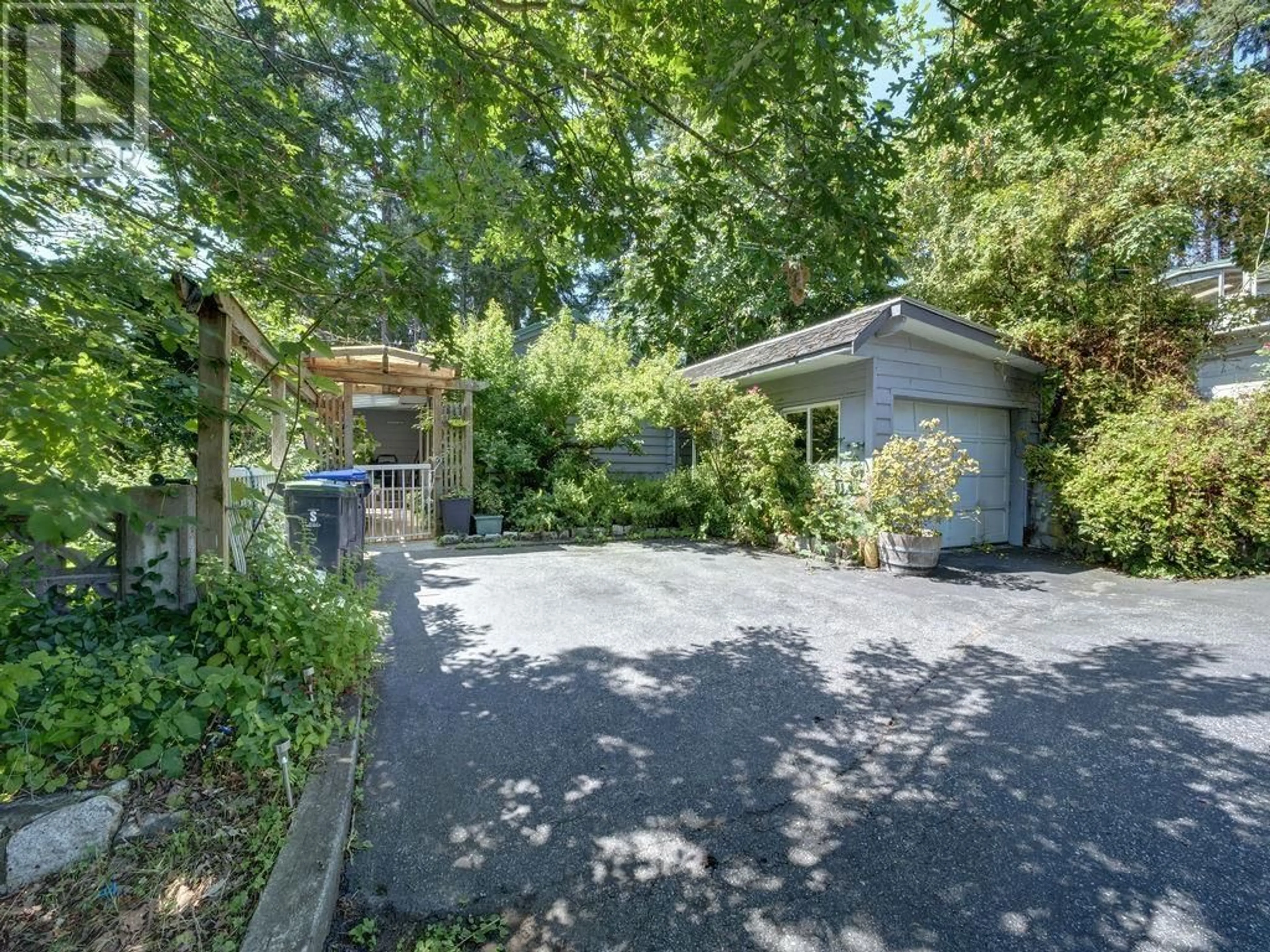 A pic from outside/outdoor area/front of a property/back of a property/a pic from drone, street for 6184 SUNSHINE COAST HIGHWAY, Sechelt British Columbia V7Z0M1