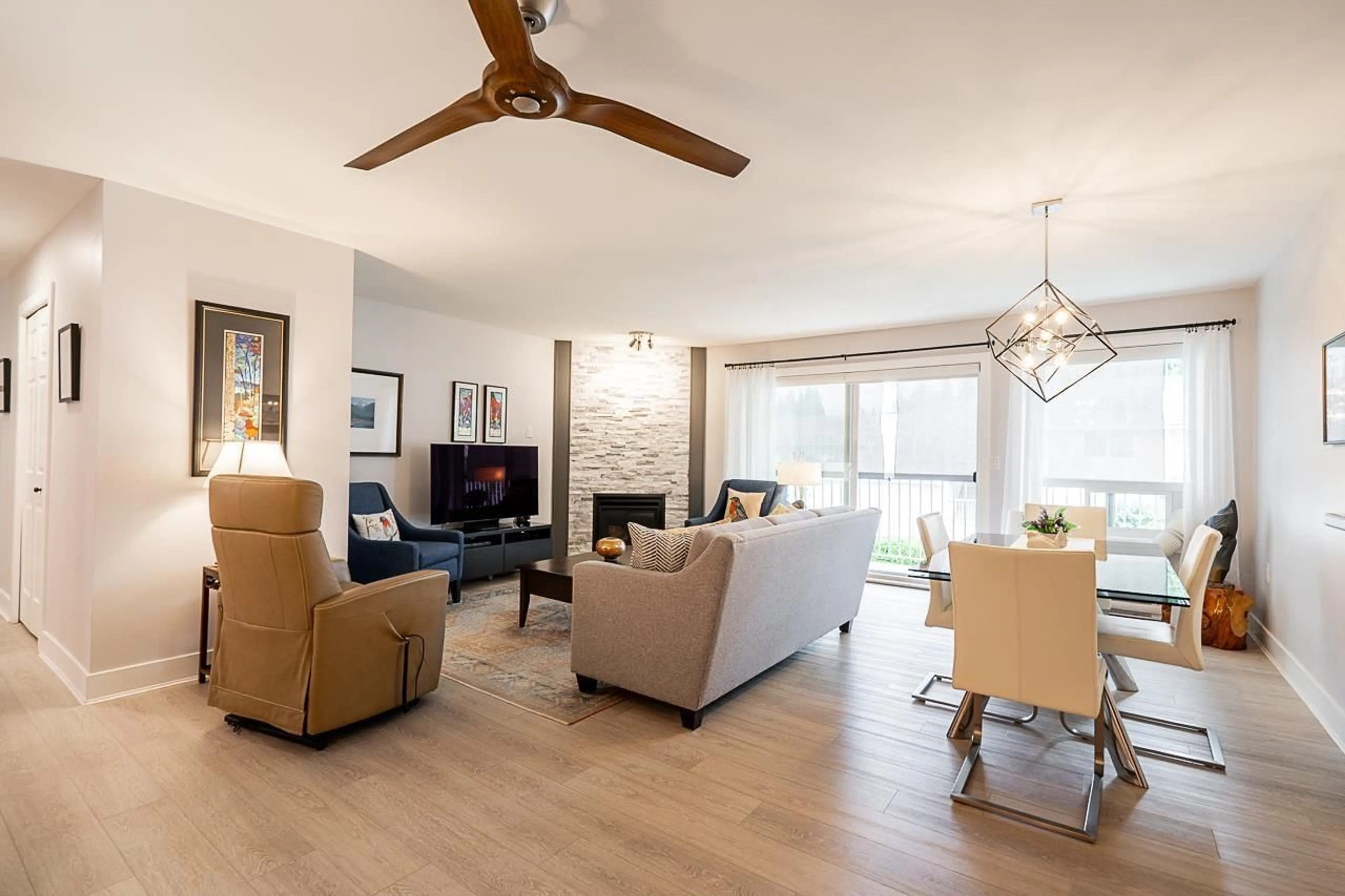 Living room with furniture, wood/laminate floor for 44 - 2475 EMERSON, Abbotsford British Columbia V2T4W5