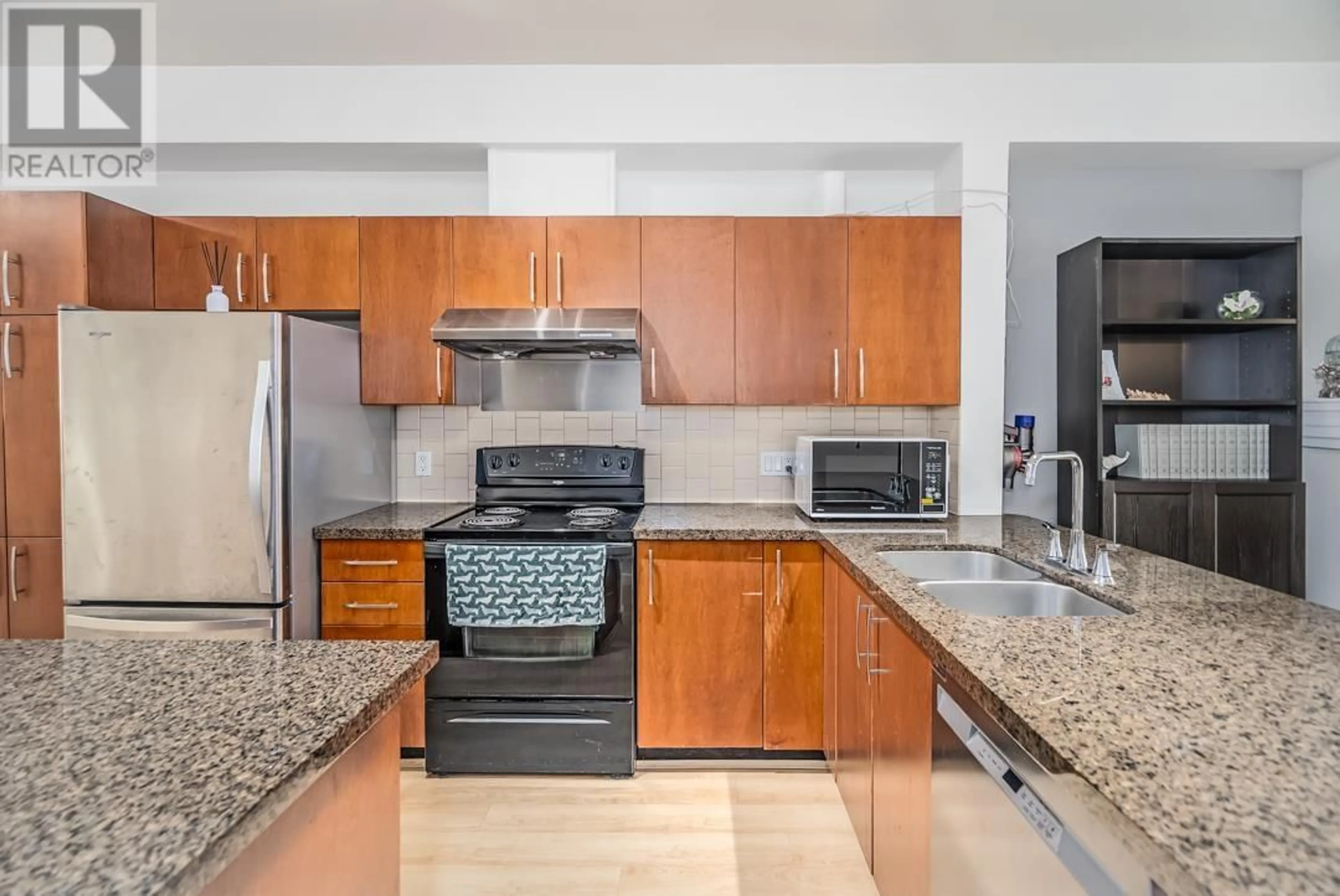 Standard kitchen, ceramic/tile floor for 35 - 935 EWEN AVENUE, New Westminster British Columbia V3M0A1