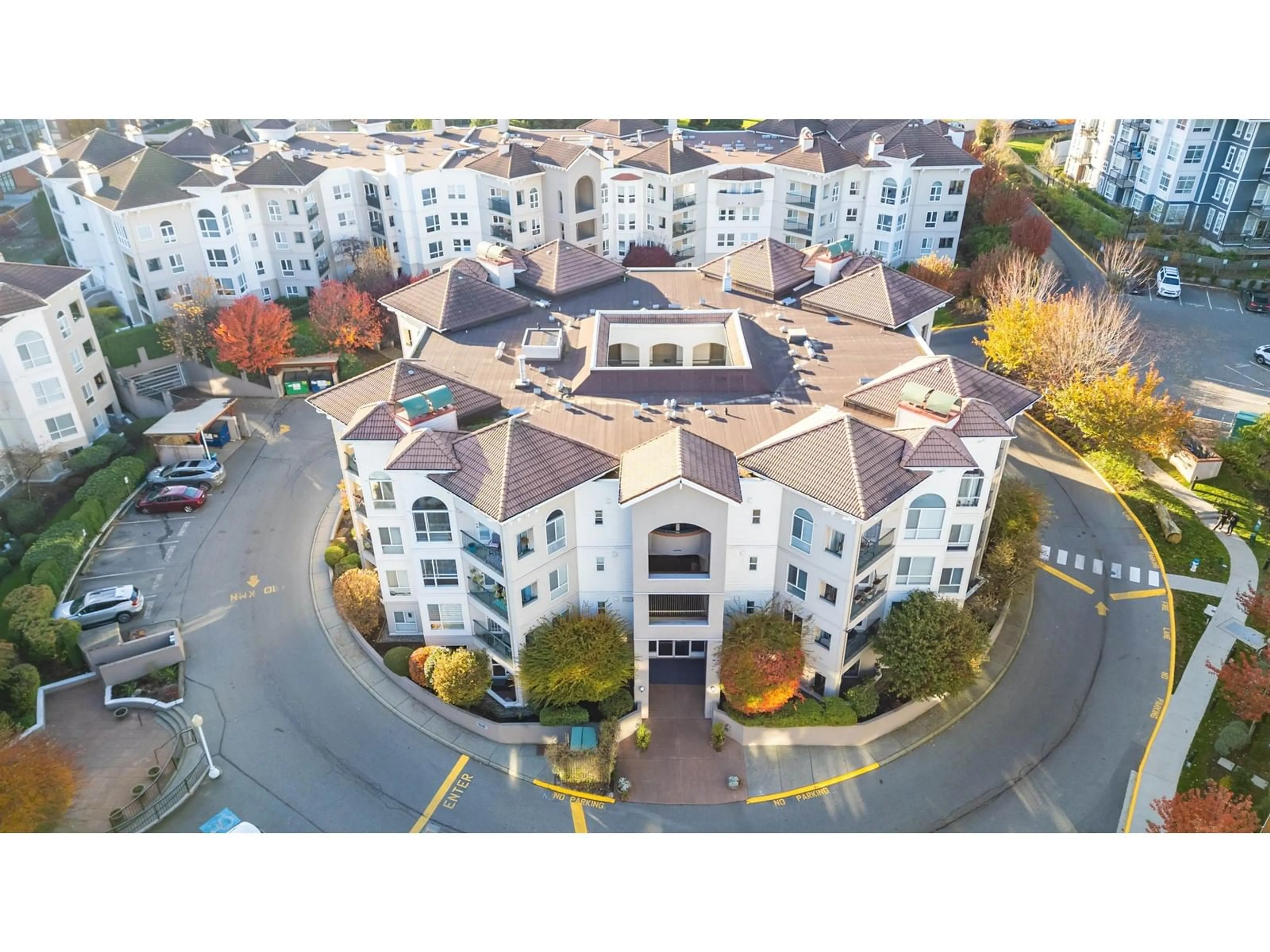 A pic from outside/outdoor area/front of a property/back of a property/a pic from drone, building for 207 - 3174 GLADWIN, Abbotsford British Columbia V2T5T5
