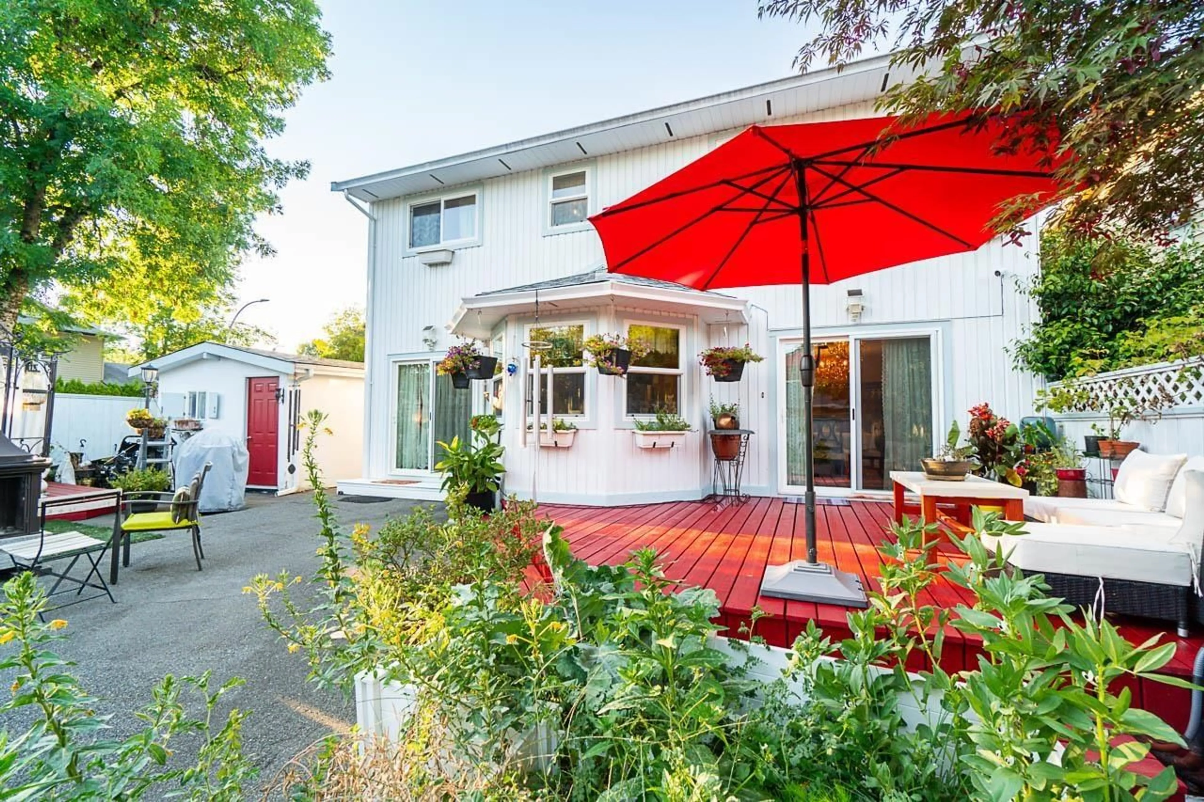 Patio, street for 15524 96B, Surrey British Columbia V3R7N7