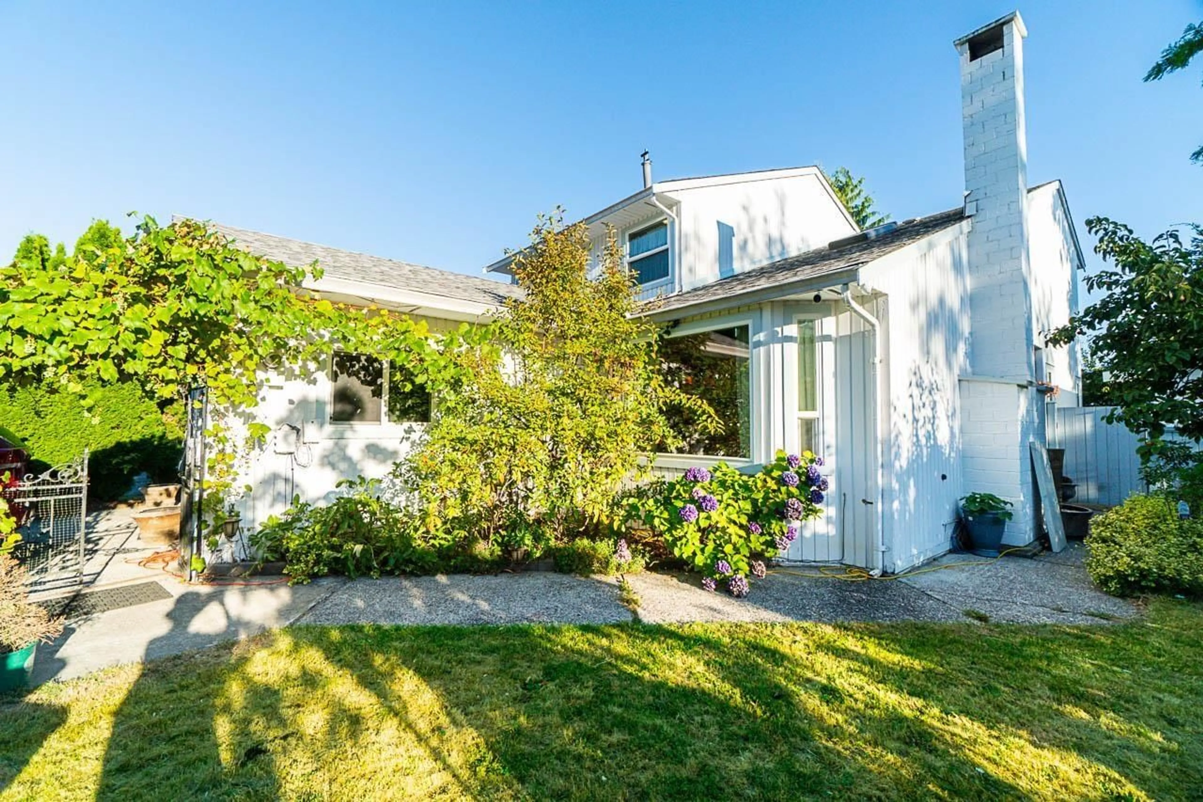 A pic from outside/outdoor area/front of a property/back of a property/a pic from drone, street for 15524 96B, Surrey British Columbia V3R7N7