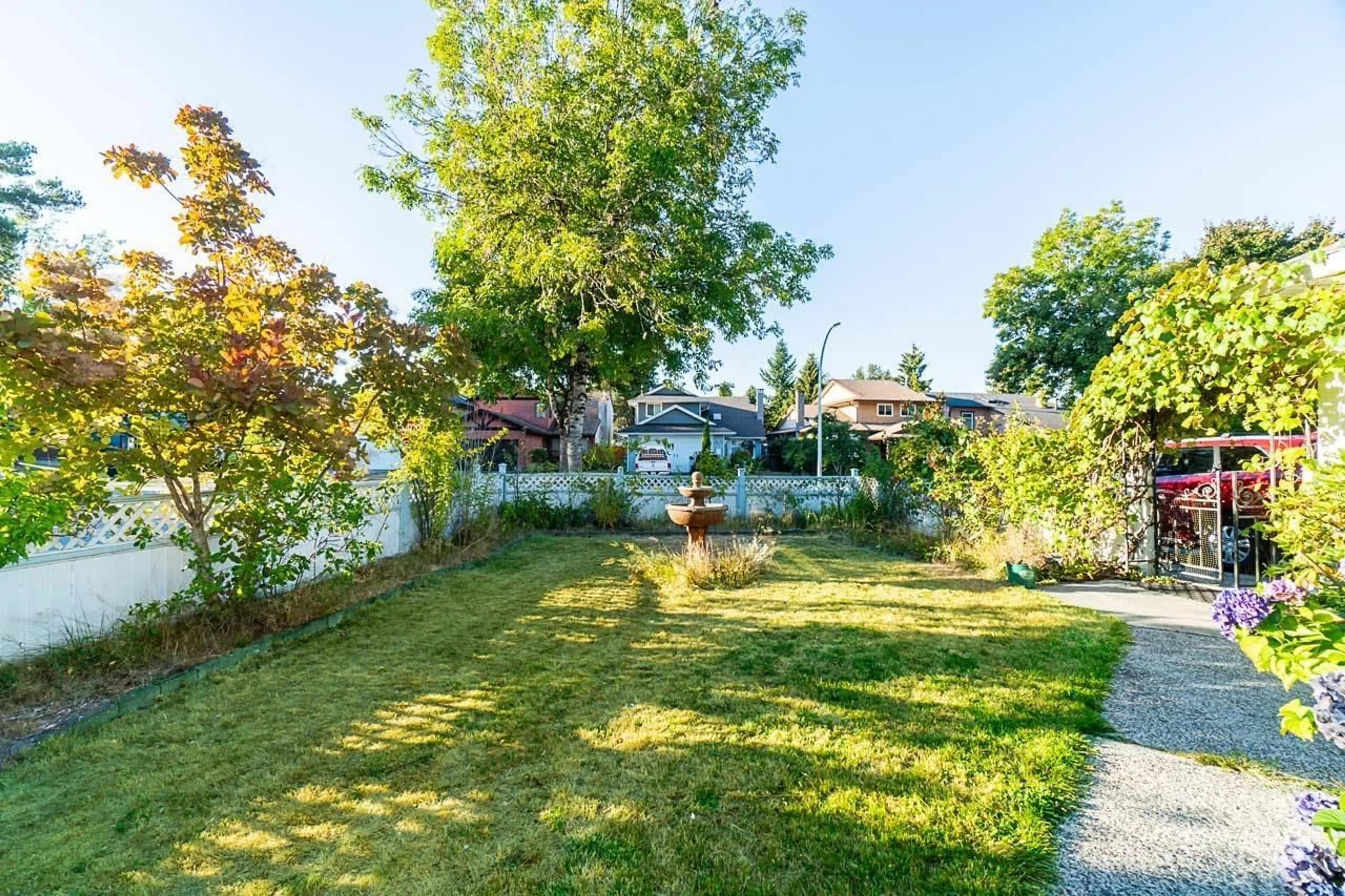 A pic from outside/outdoor area/front of a property/back of a property/a pic from drone, street for 15524 96B, Surrey British Columbia V3R7N7