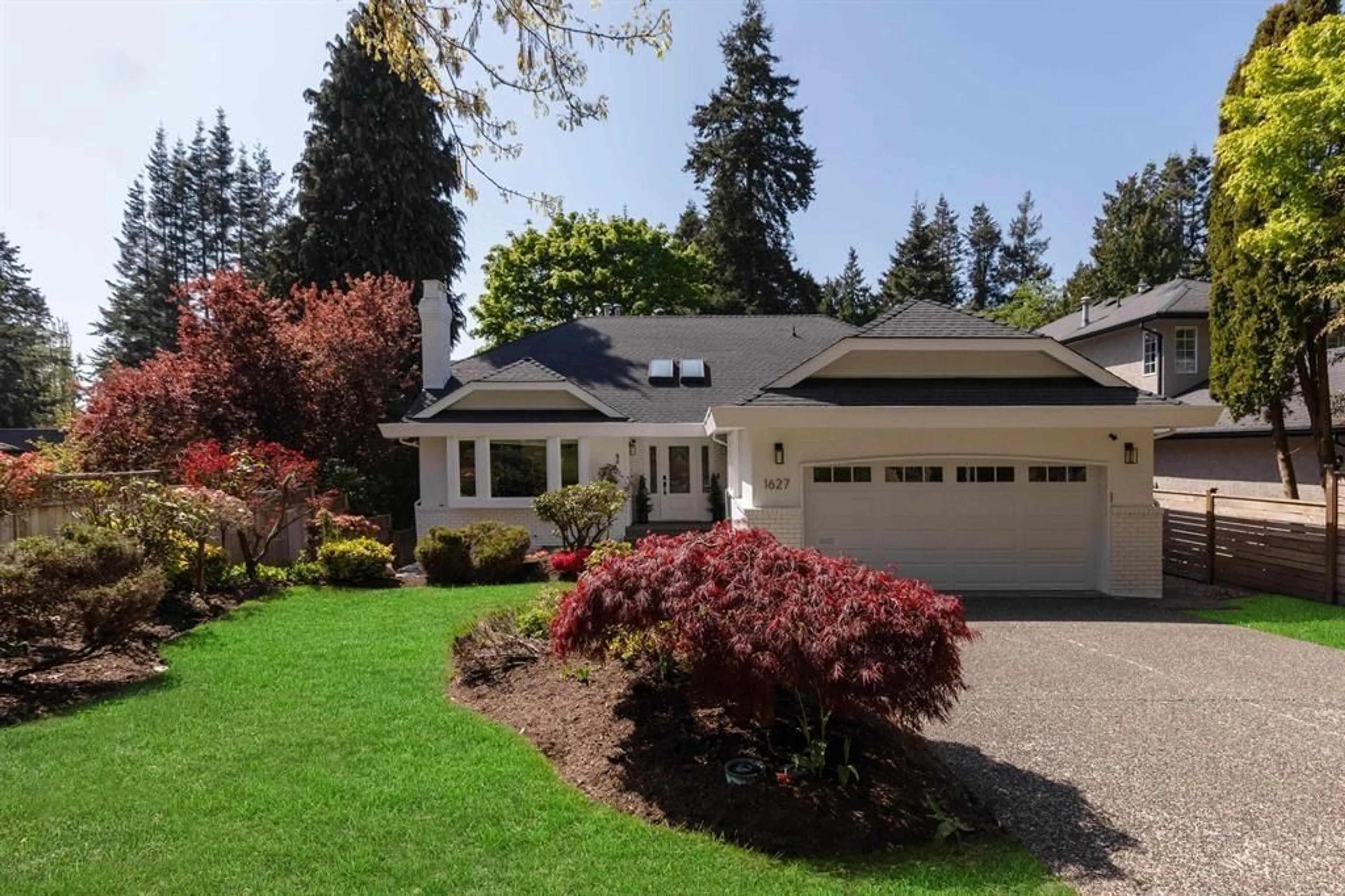 Home with vinyl exterior material, street for 1627 127, Surrey British Columbia V4A9G2