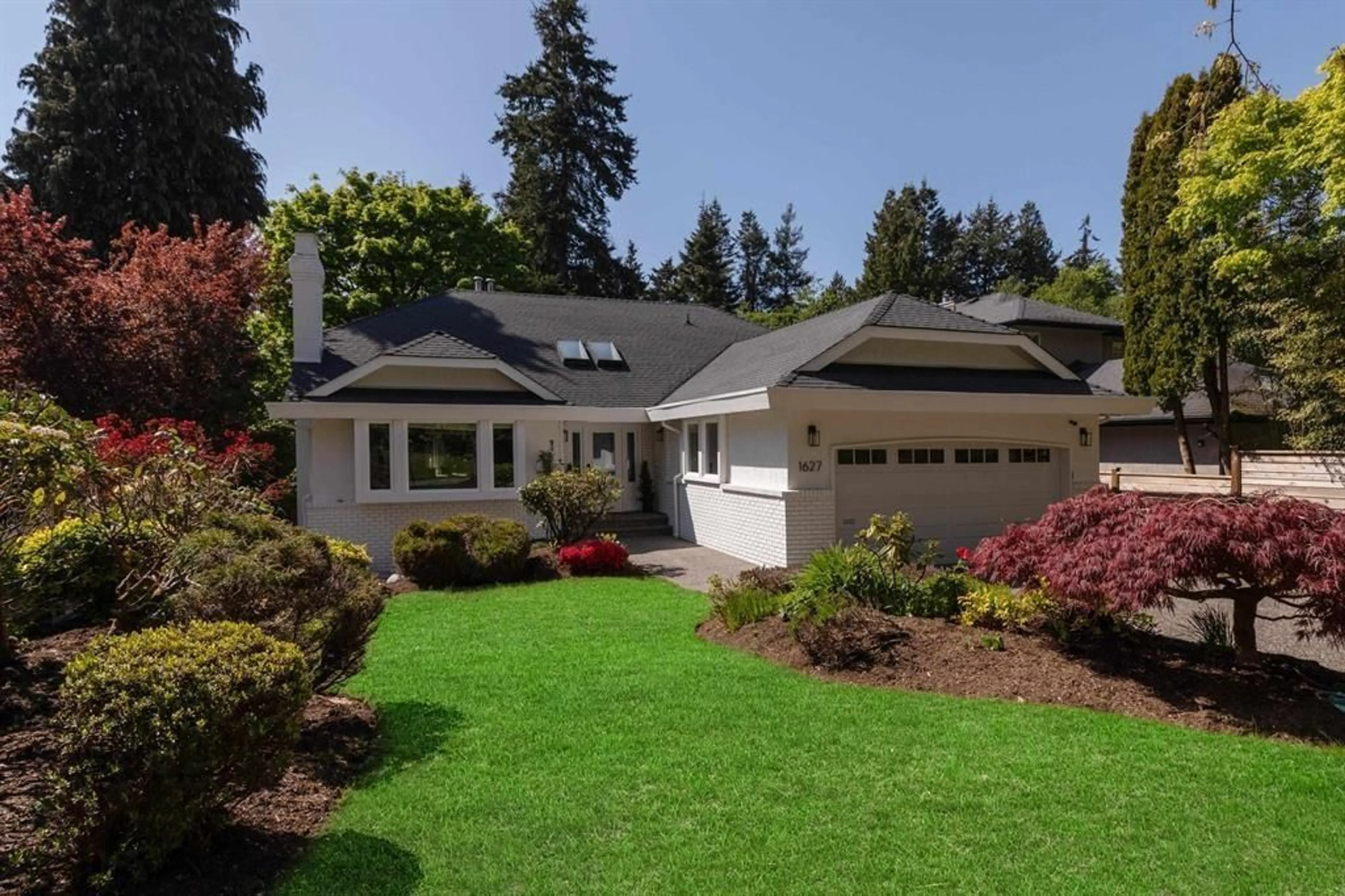 Home with vinyl exterior material, street for 1627 127, Surrey British Columbia V4A9G2