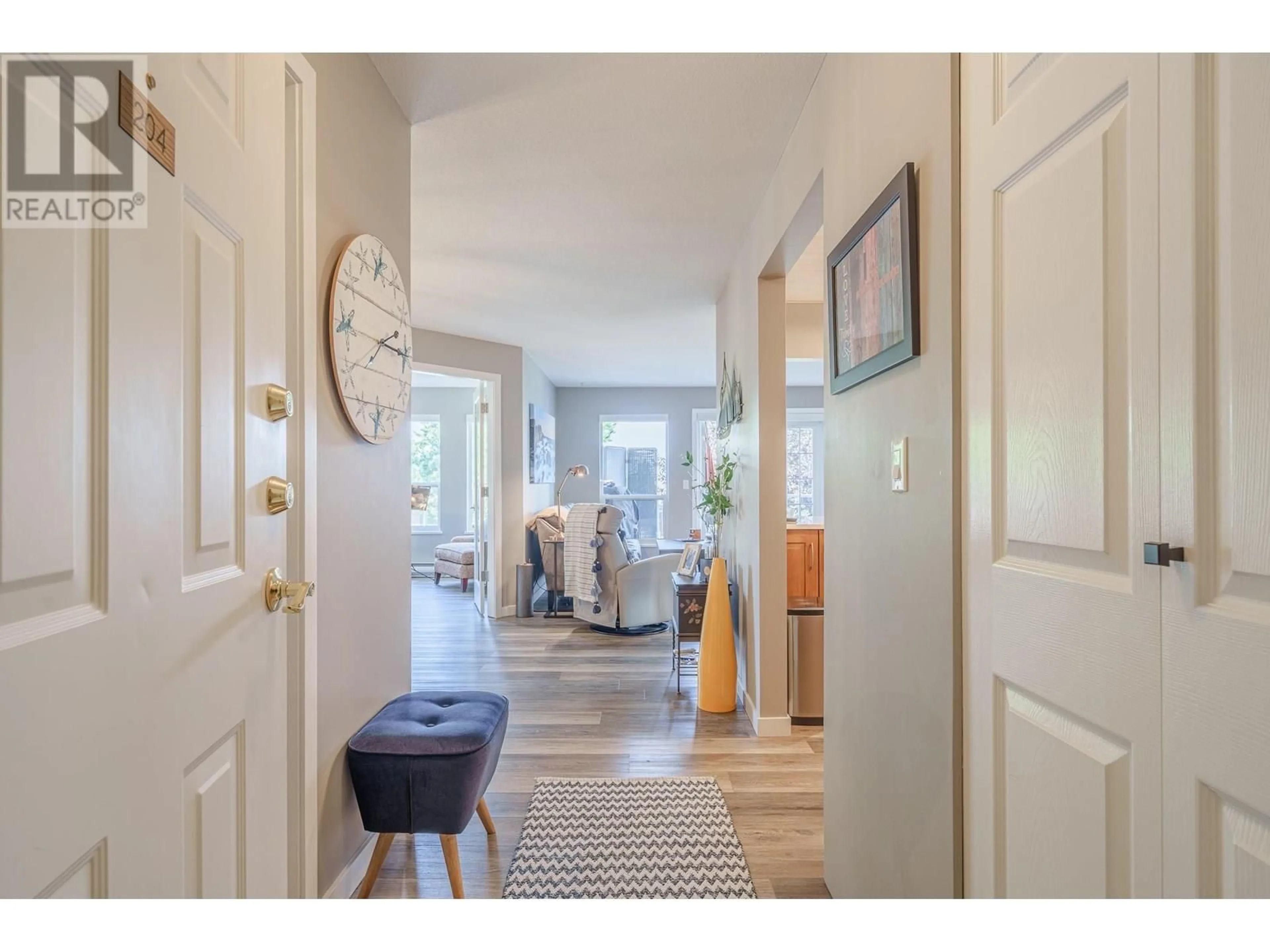Indoor entryway for 204 - 5768 MARINE WAY, Sechelt British Columbia V7Z0K4