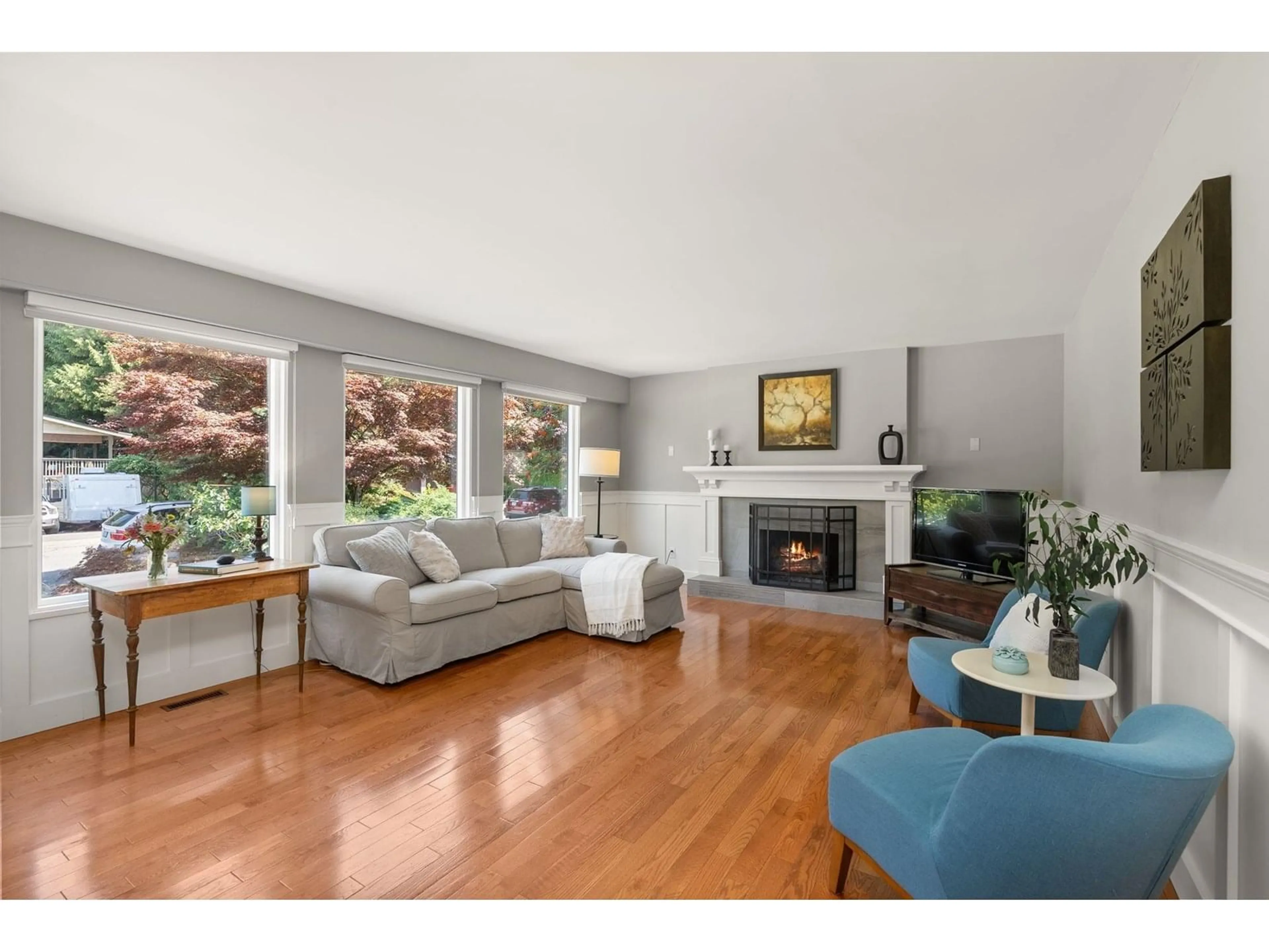 Living room with furniture, wood/laminate floor for 6743 STONEY, Delta British Columbia V4E1L1