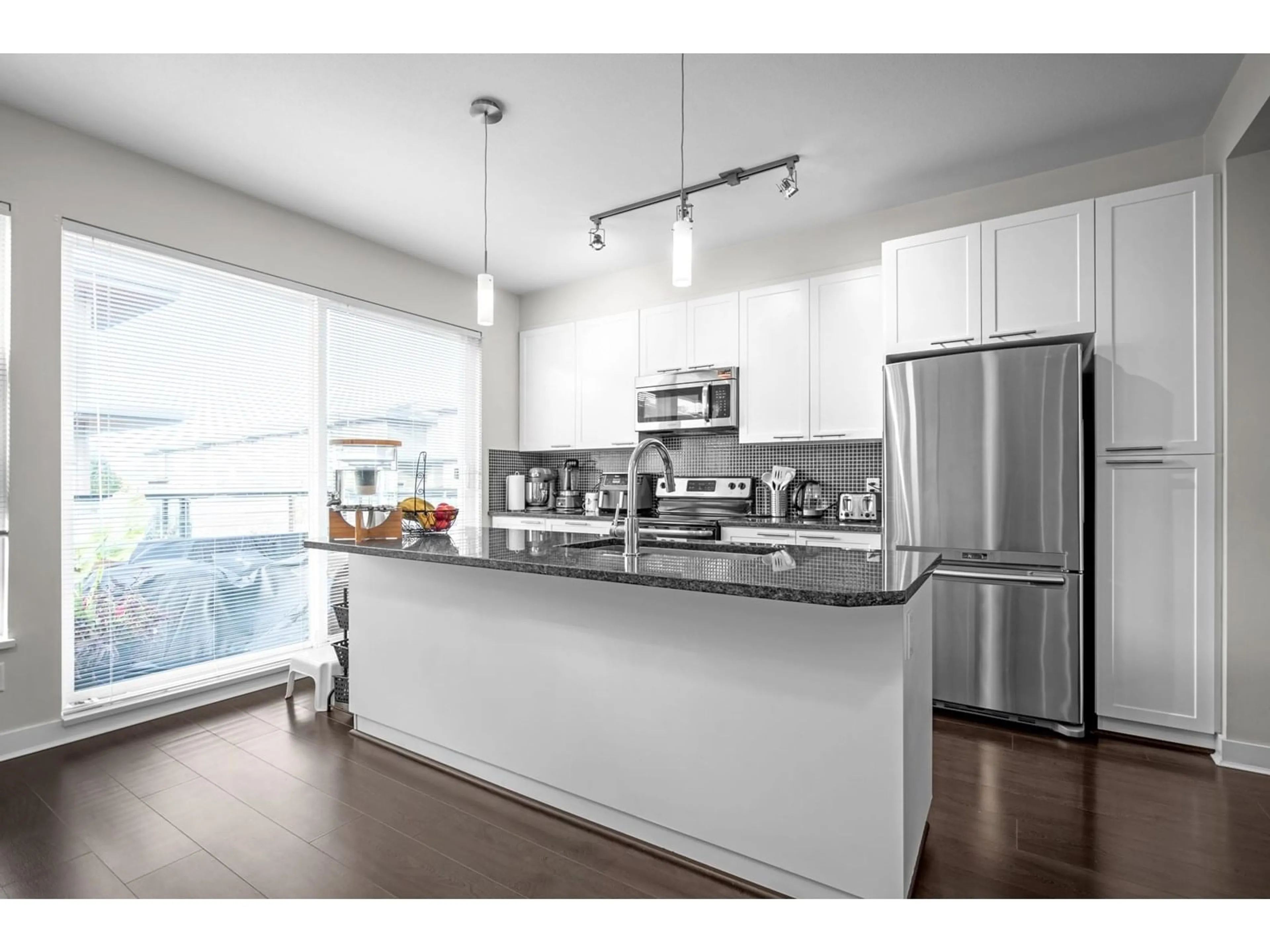Open concept kitchen, wood/laminate floor for 36 - 16223 23A, Surrey British Columbia V3Z6P4