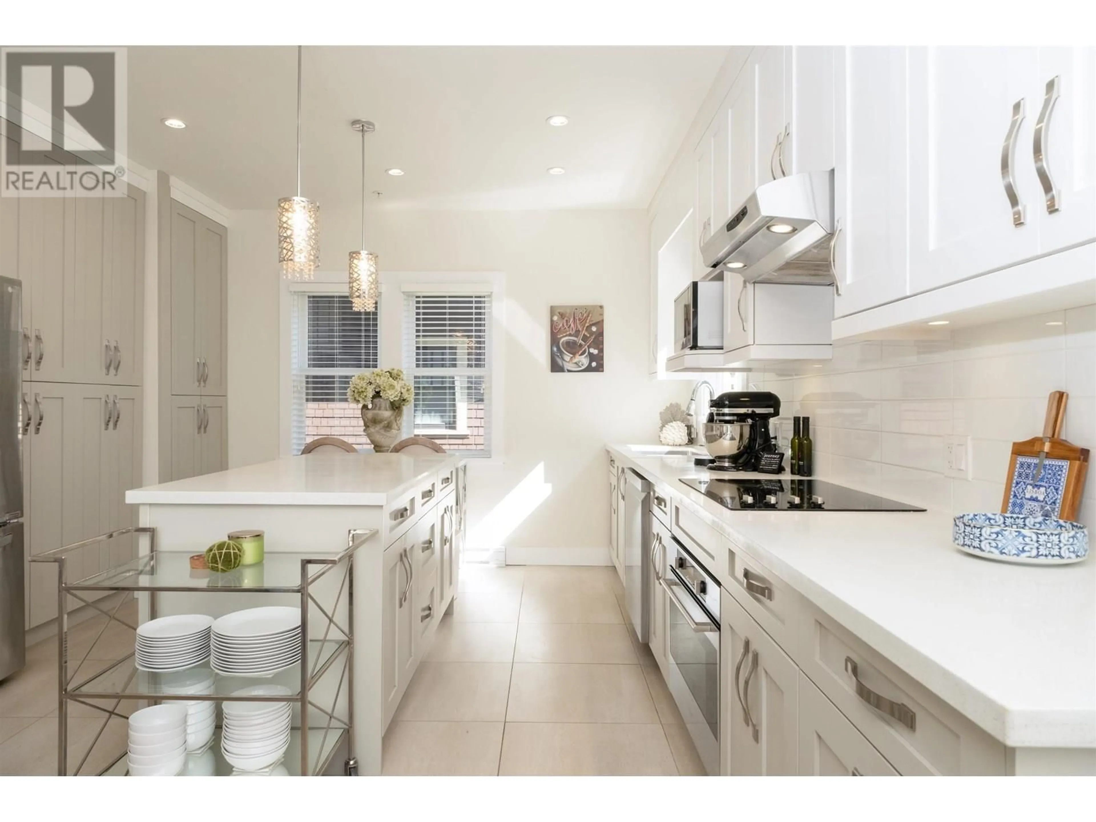Open concept kitchen, ceramic/tile floor for 408 EIGHTH STREET, New Westminster British Columbia V3M0K1