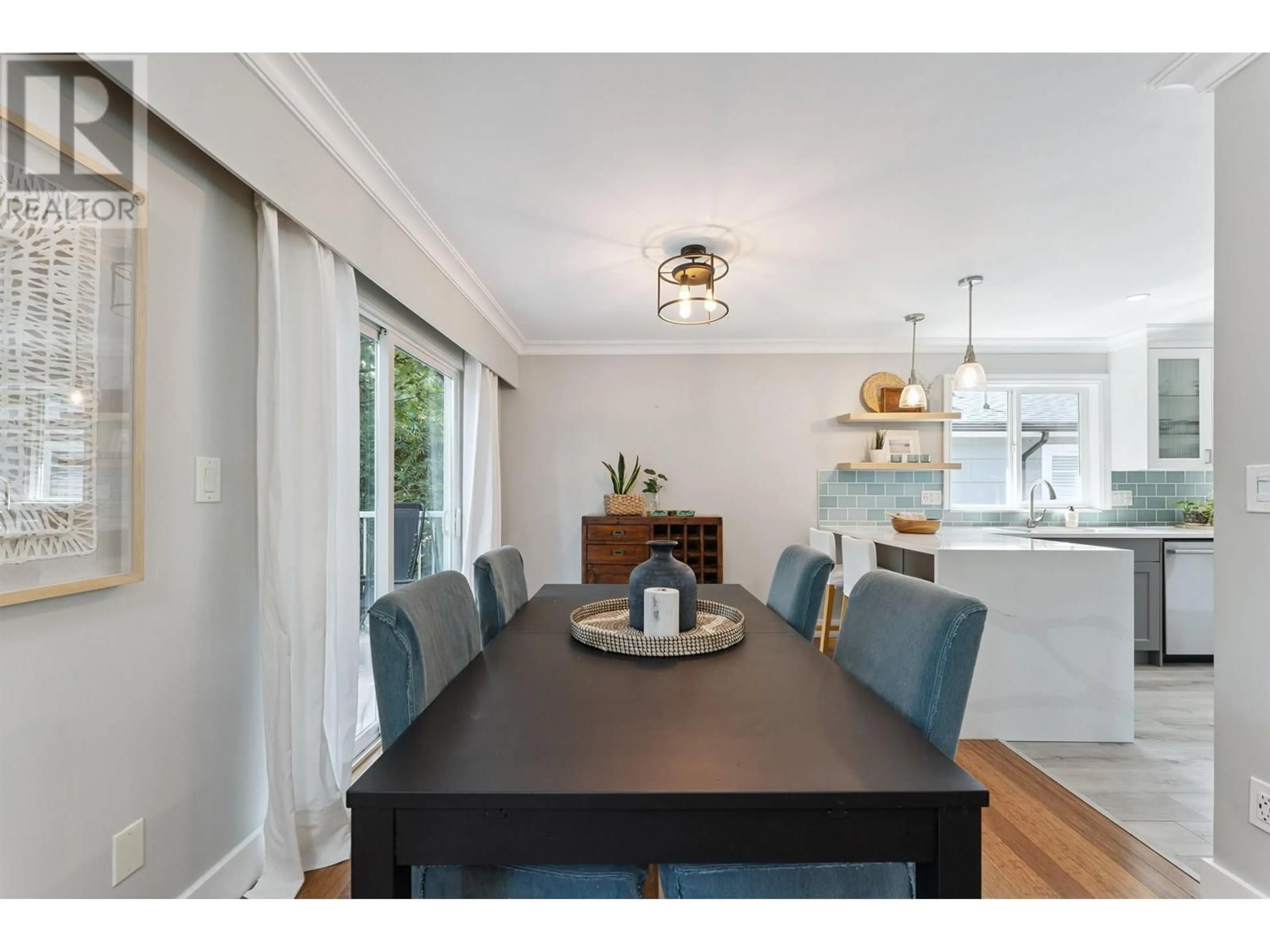 Dining room, wood/laminate floor for 506 21ST STREET, North Vancouver British Columbia V7L3C3