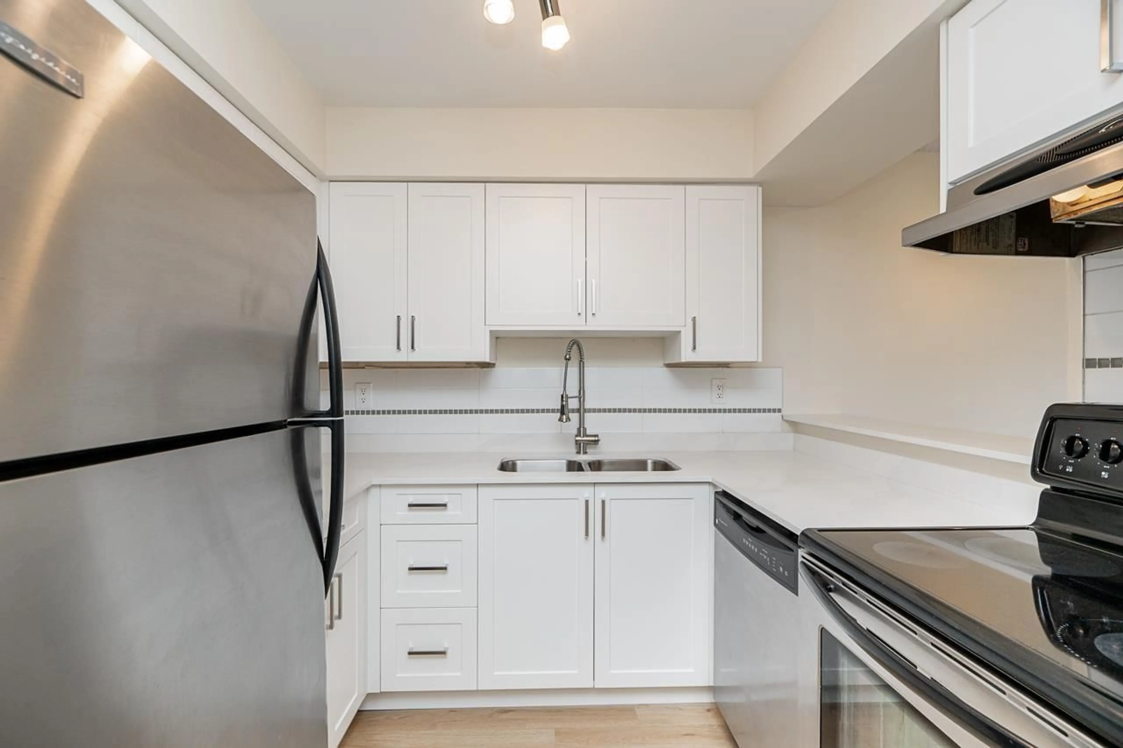 Standard kitchen, unknown for 204 - 5294 204, Langley British Columbia V3A1Z1