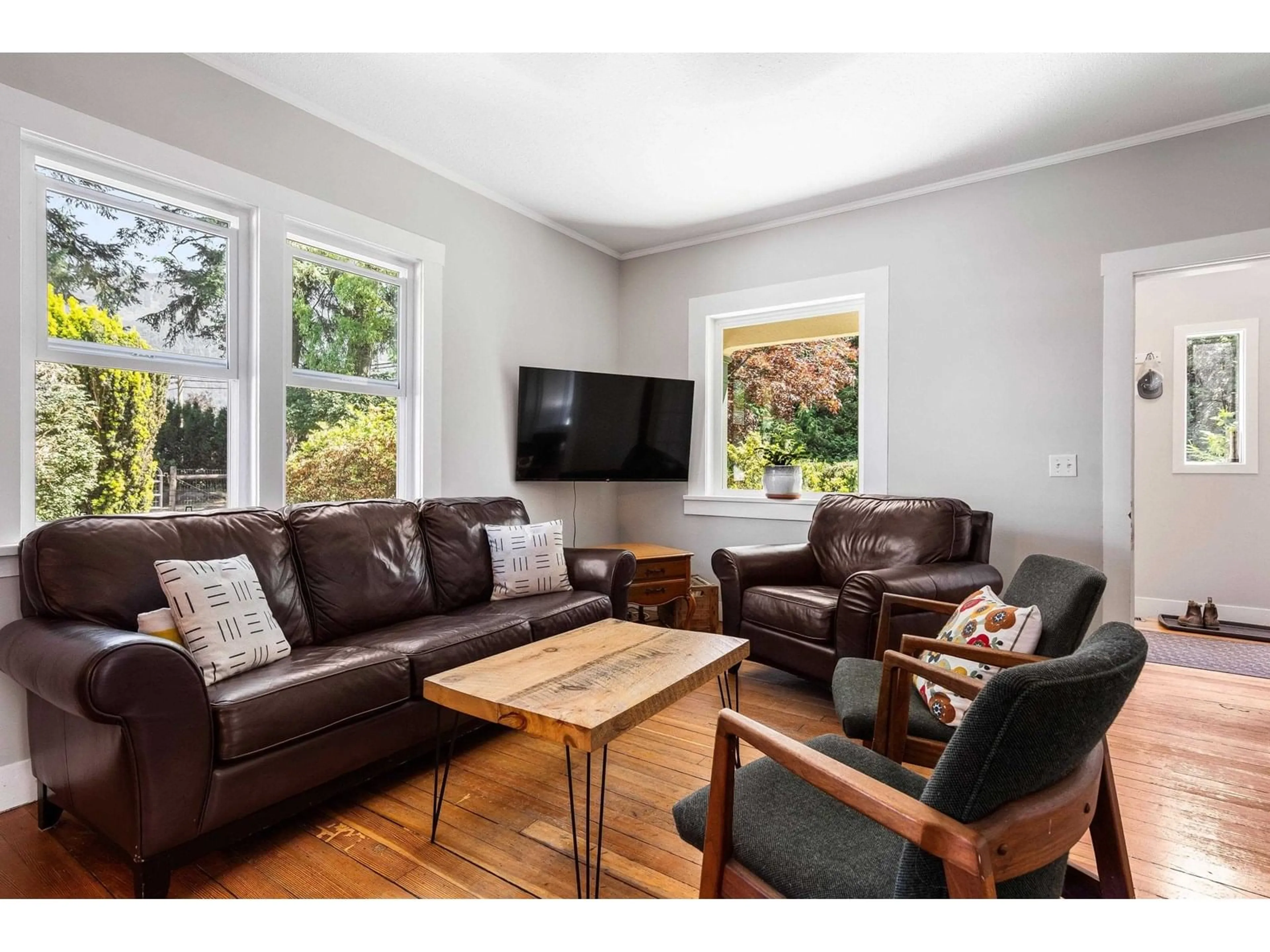 Living room with furniture, wood/laminate floor for 51633 YALE ROAD, Rosedale British Columbia V0X1X1