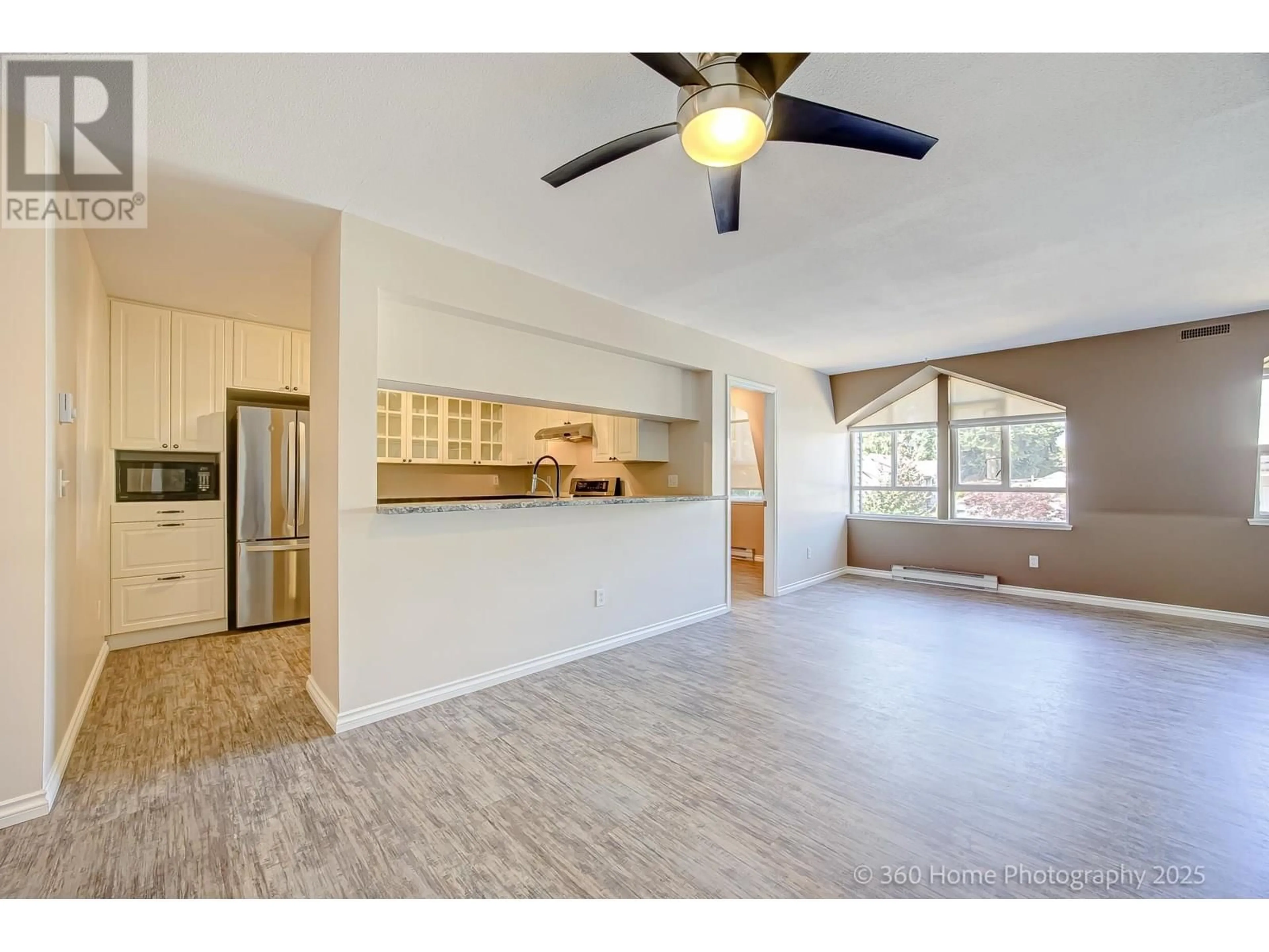 Open concept kitchen, wood/laminate floor for 109 - 219 BEGIN STREET, Coquitlam British Columbia V3K4V4