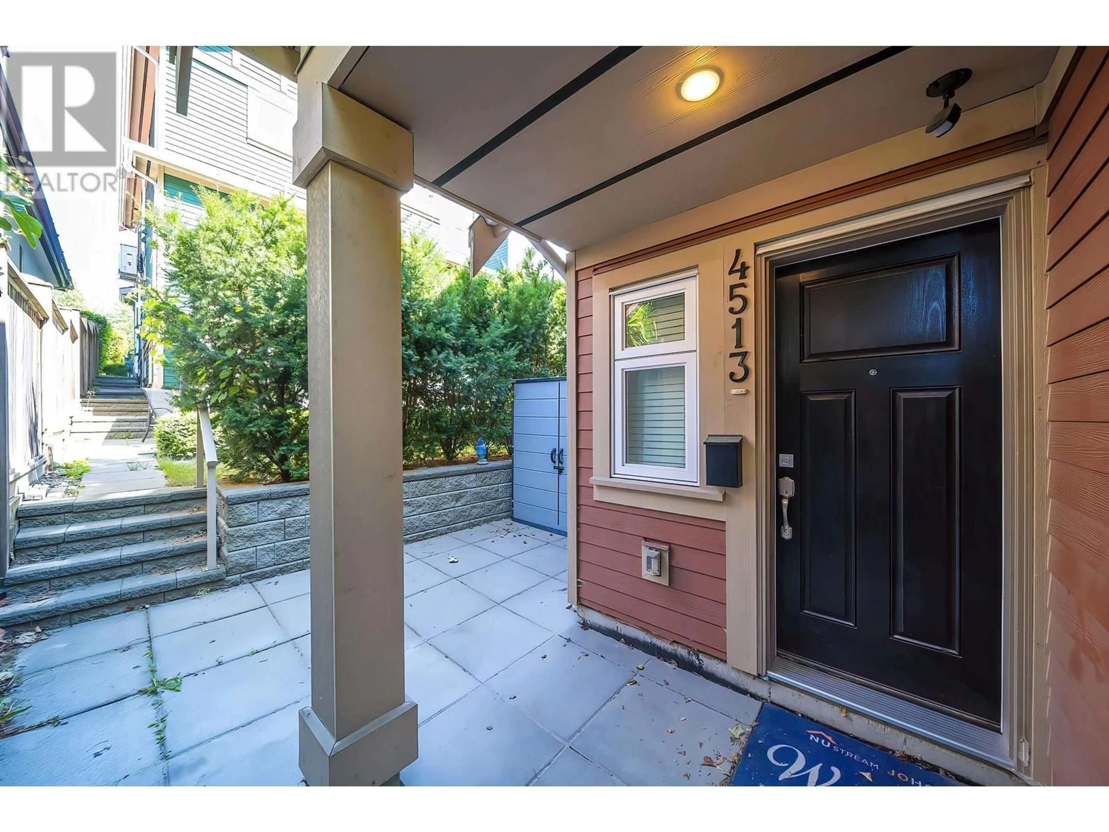 Indoor entryway for 4513 NANAIMO STREET, Vancouver British Columbia V5N5J2
