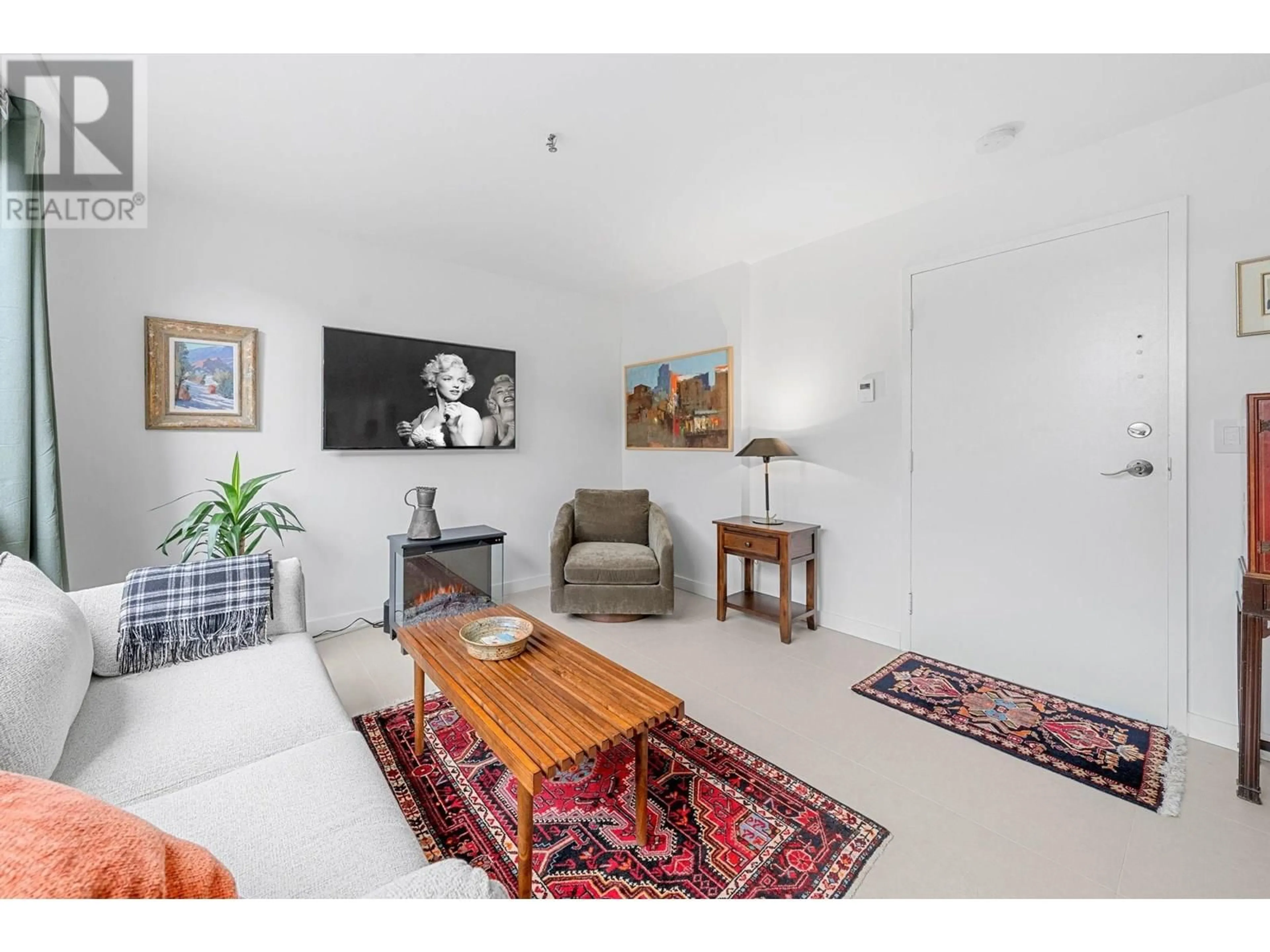 Living room with furniture, unknown for 101A - 460 14TH STREET, West Vancouver British Columbia V7T2W1