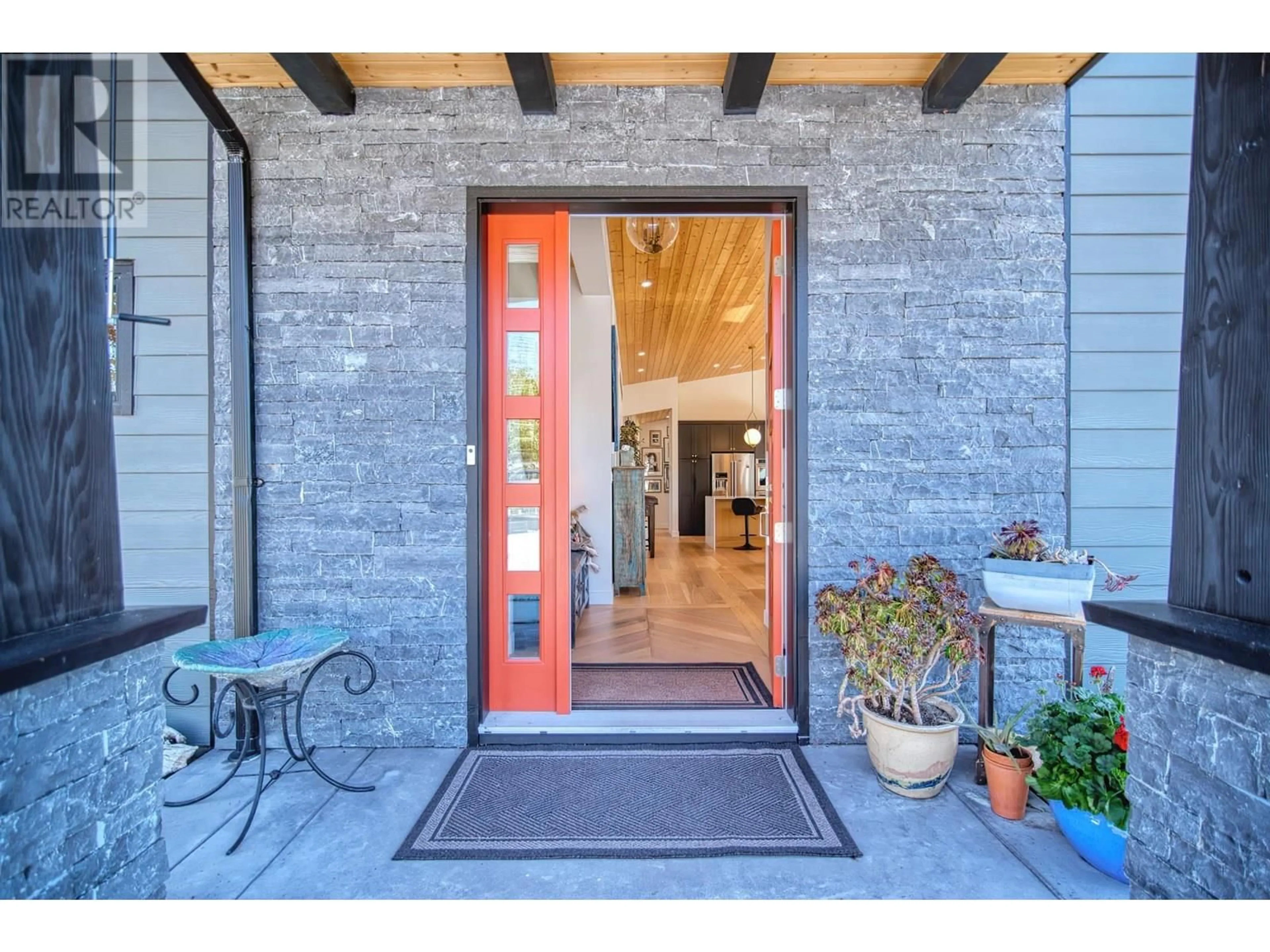 Indoor entryway for 5769 GENNI'S WAY, Sechelt British Columbia V7Z0N8