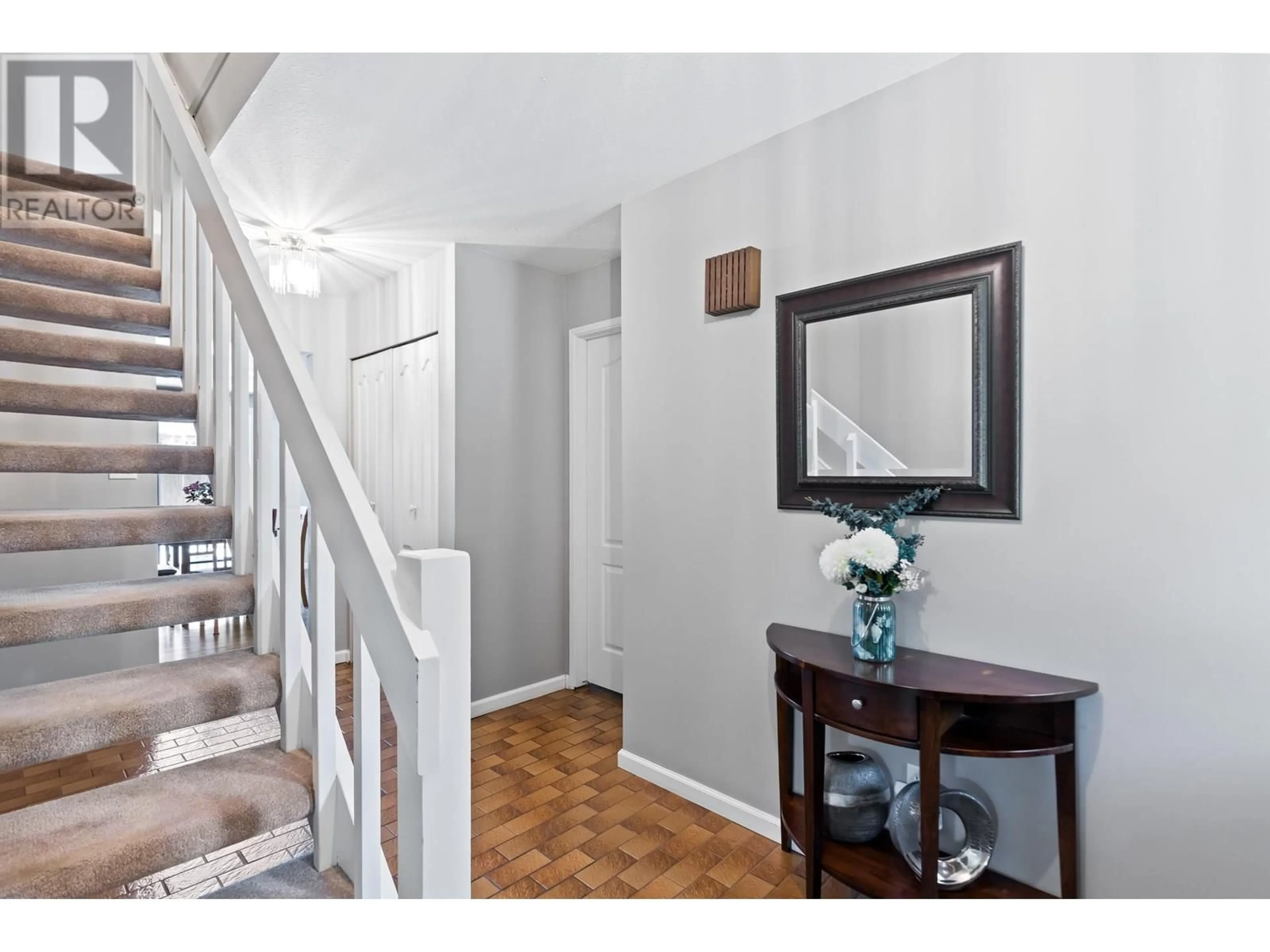 Indoor entryway for 12222 FLETCHER STREET, Maple Ridge British Columbia V2X6K9