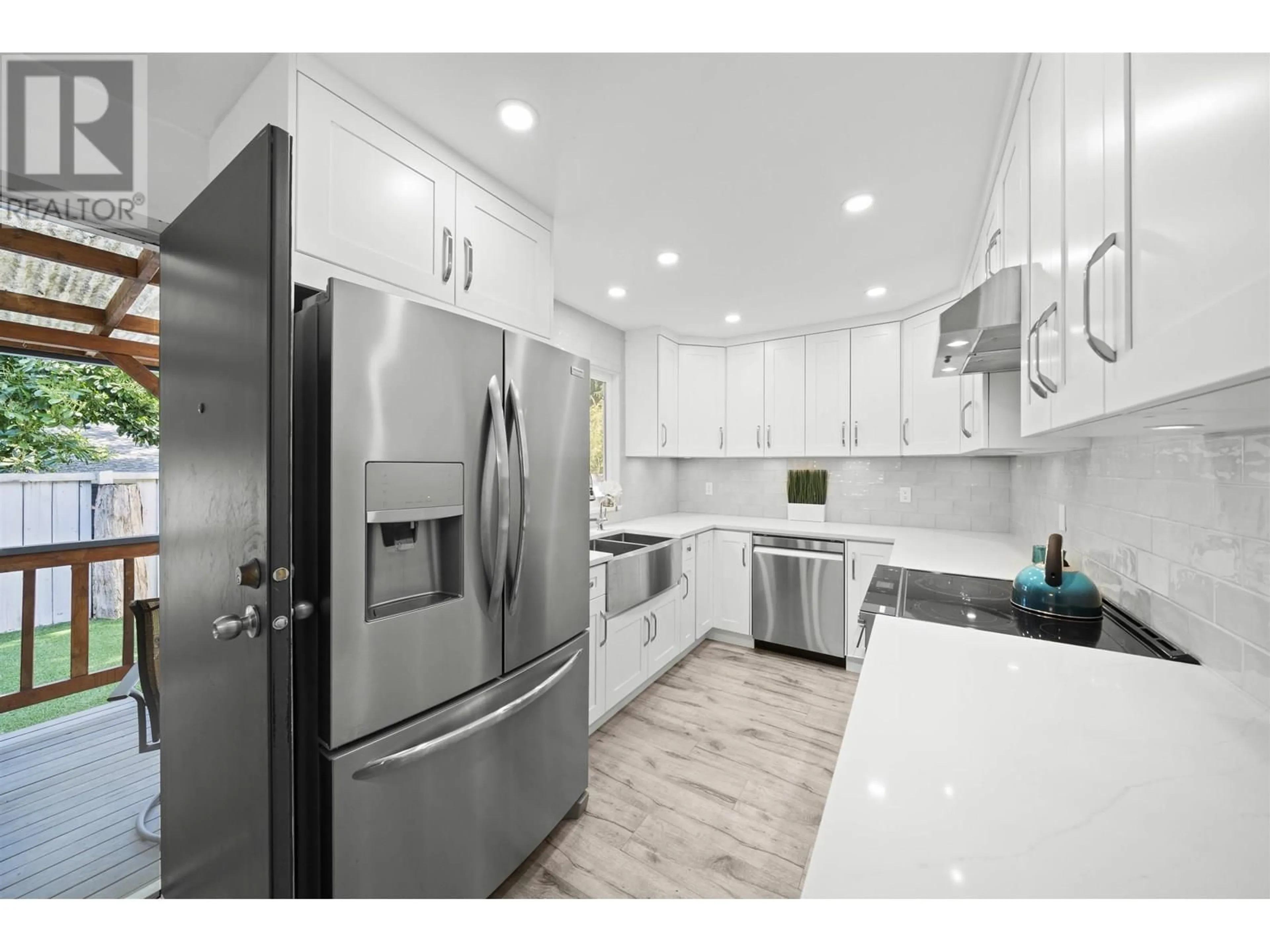 Contemporary kitchen, unknown for 8 - 12123 222 STREET, Maple Ridge British Columbia V2X5W4