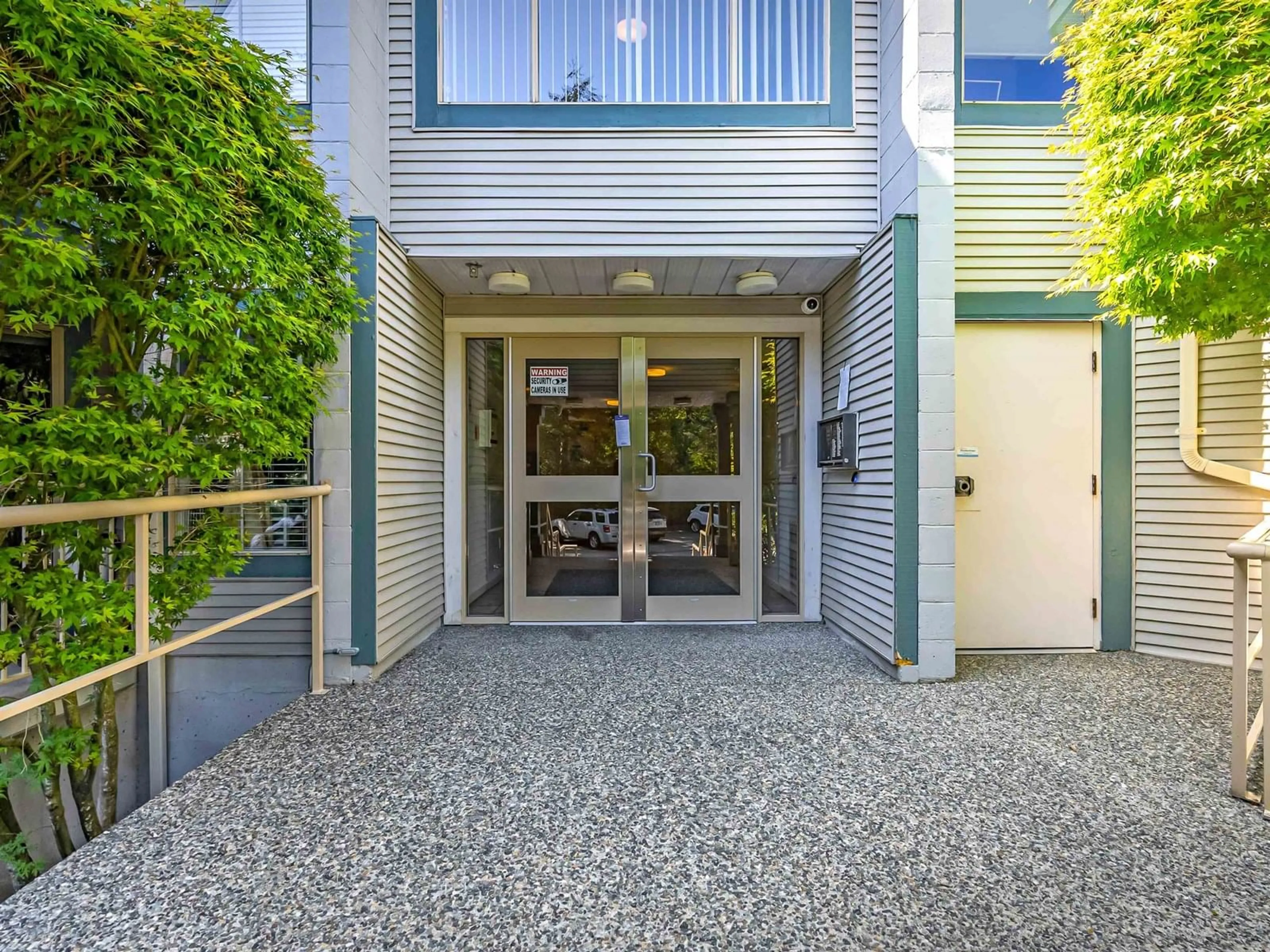 Indoor foyer for 208 - 10743 139, Surrey British Columbia V3T4L8