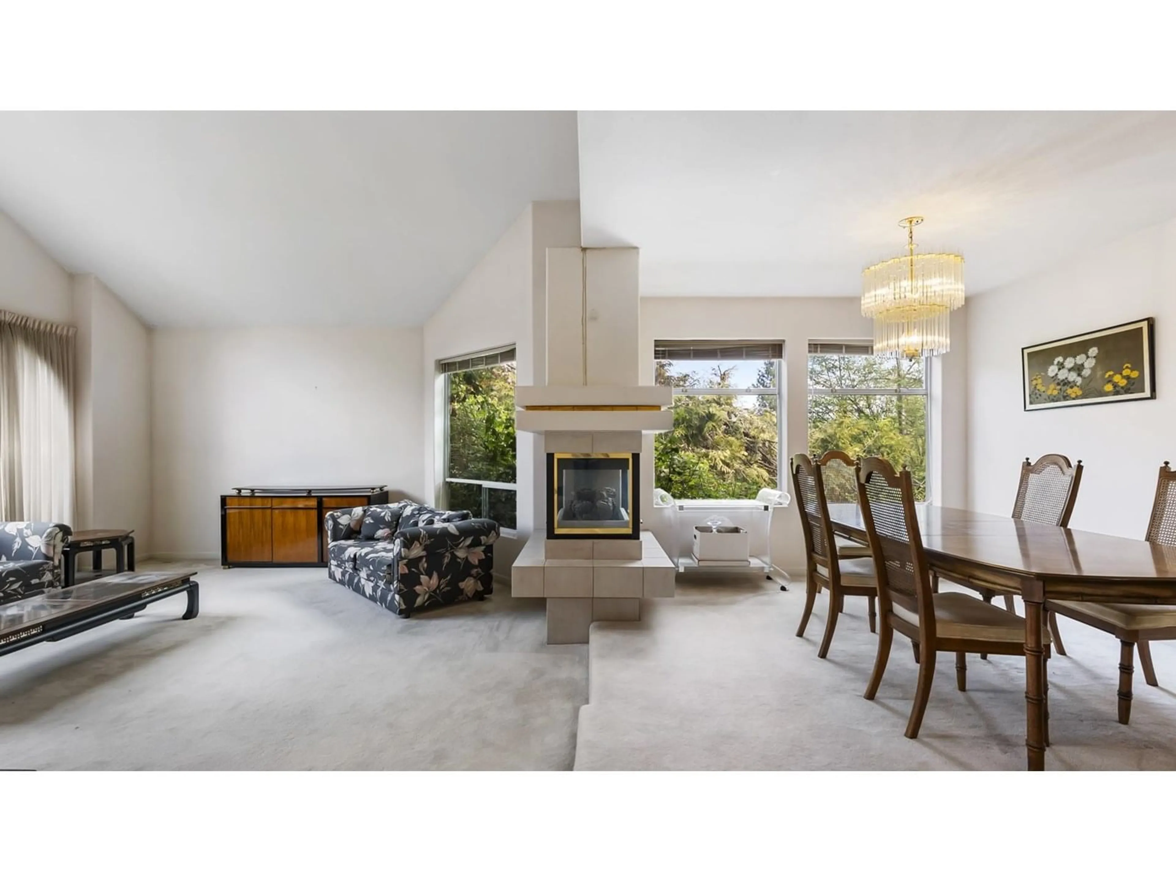 Living room with furniture, ceramic/tile floor for 16374 77, Surrey British Columbia V4N0K9