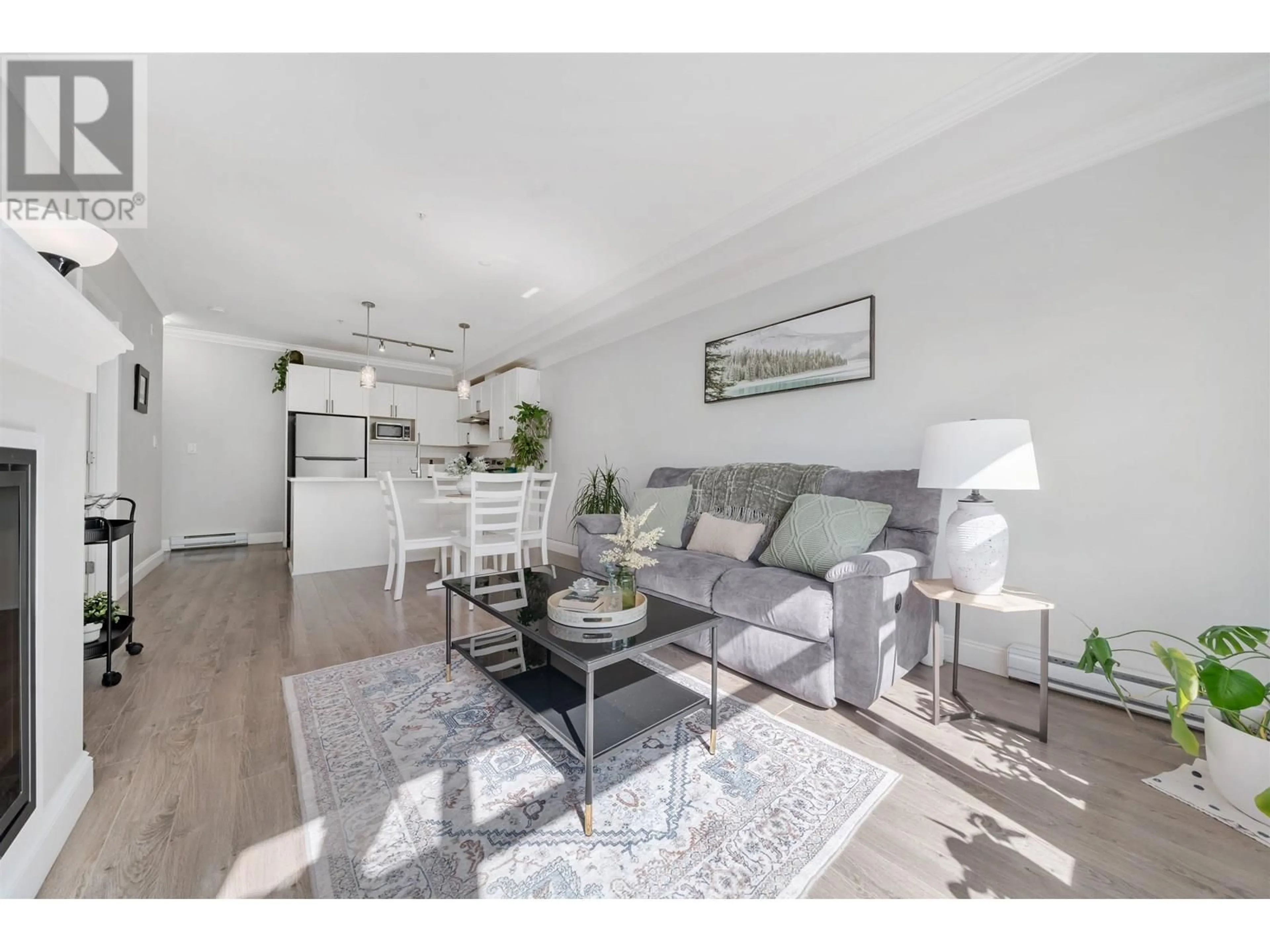 Living room with furniture, wood/laminate floor for 204 - 11566 224 STREET, Maple Ridge British Columbia V2X9C9