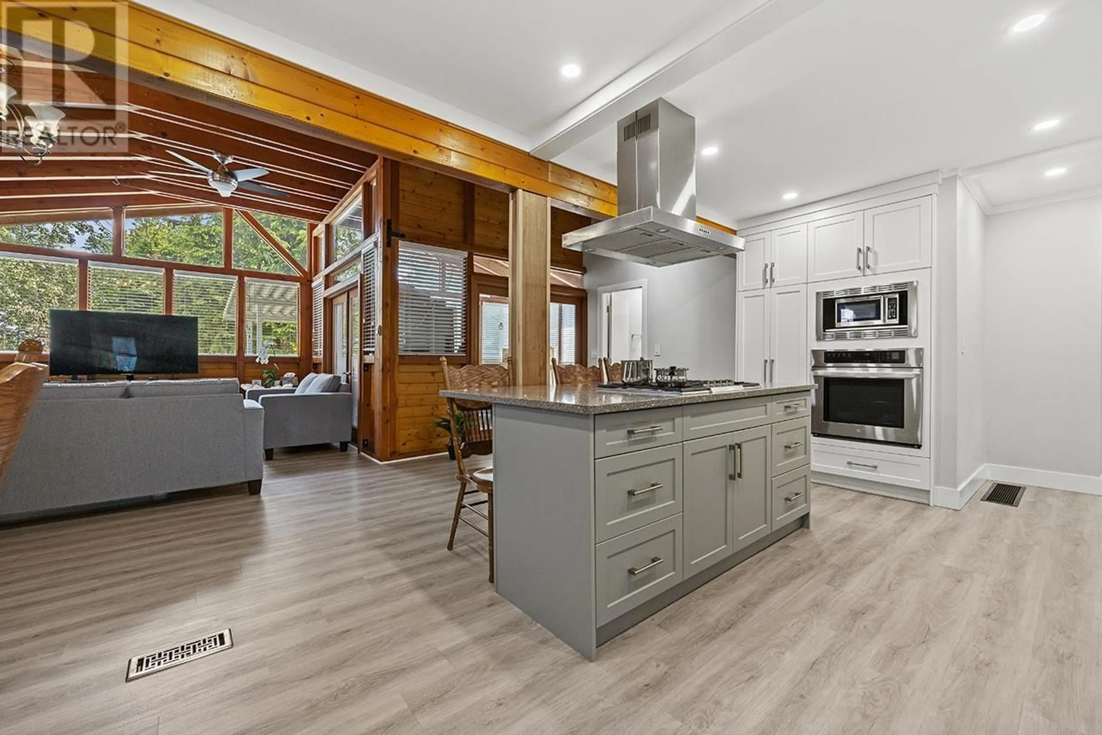Open concept kitchen, unknown for 7983 SUNCREST DRIVE, Burnaby British Columbia V5J3N4