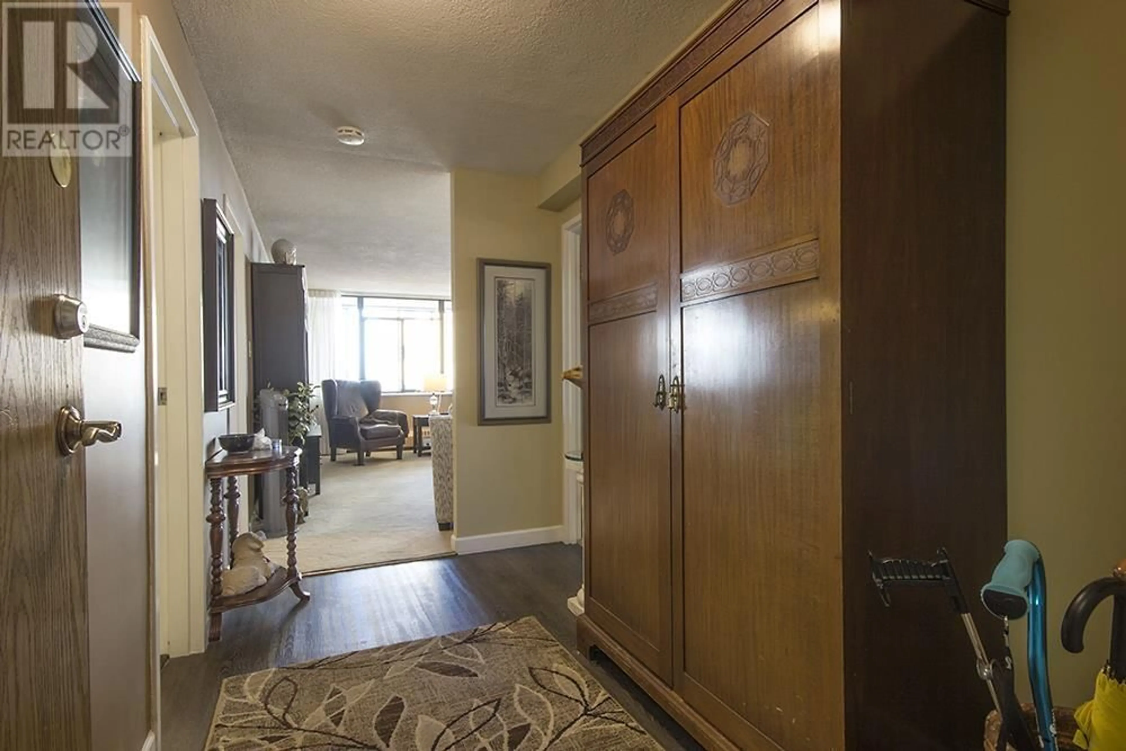 Indoor foyer for 1004 - 6651 MINORU BOULEVARD, Richmond British Columbia V6Y1Z2