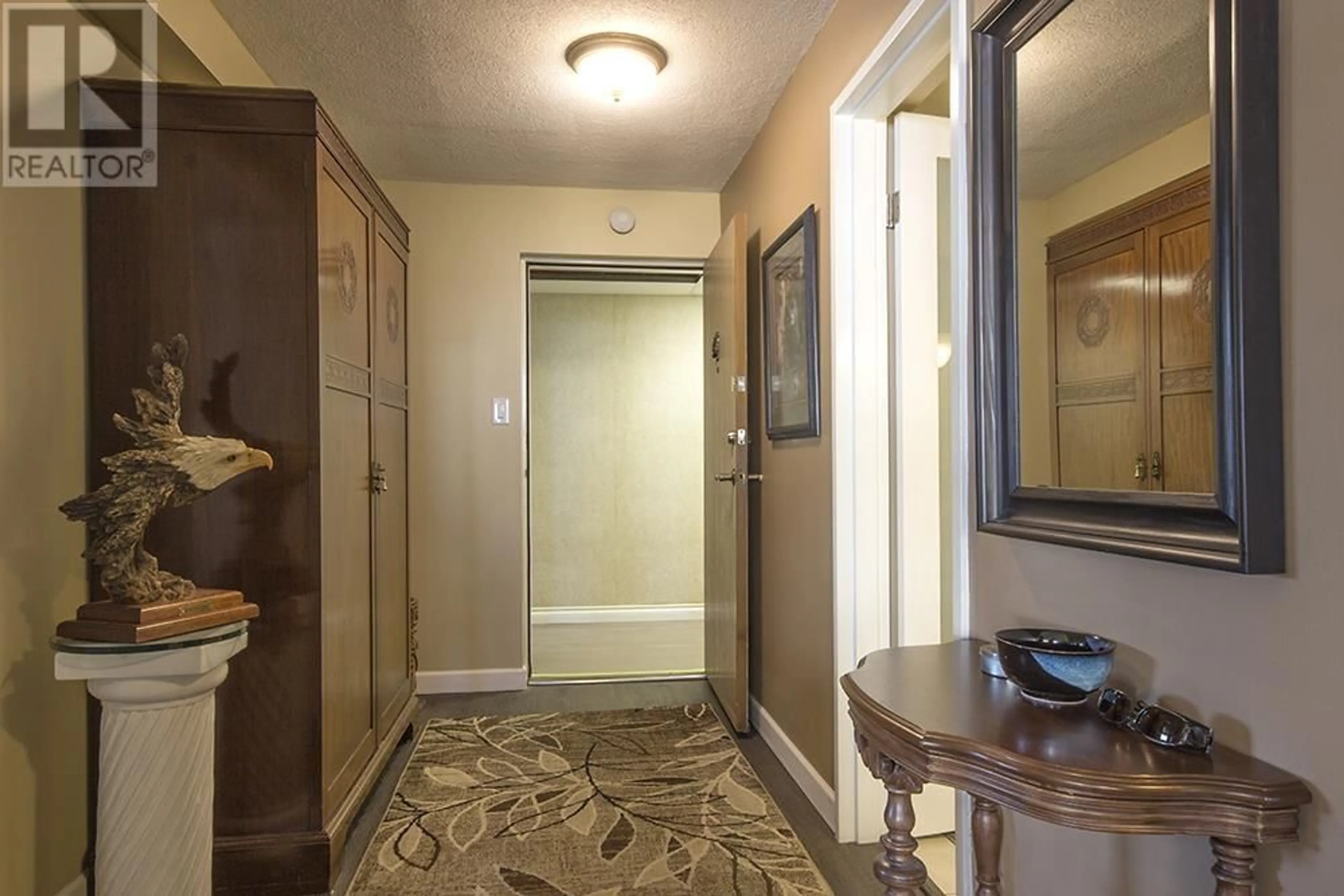 Indoor foyer for 1004 - 6651 MINORU BOULEVARD, Richmond British Columbia V6Y1Z2