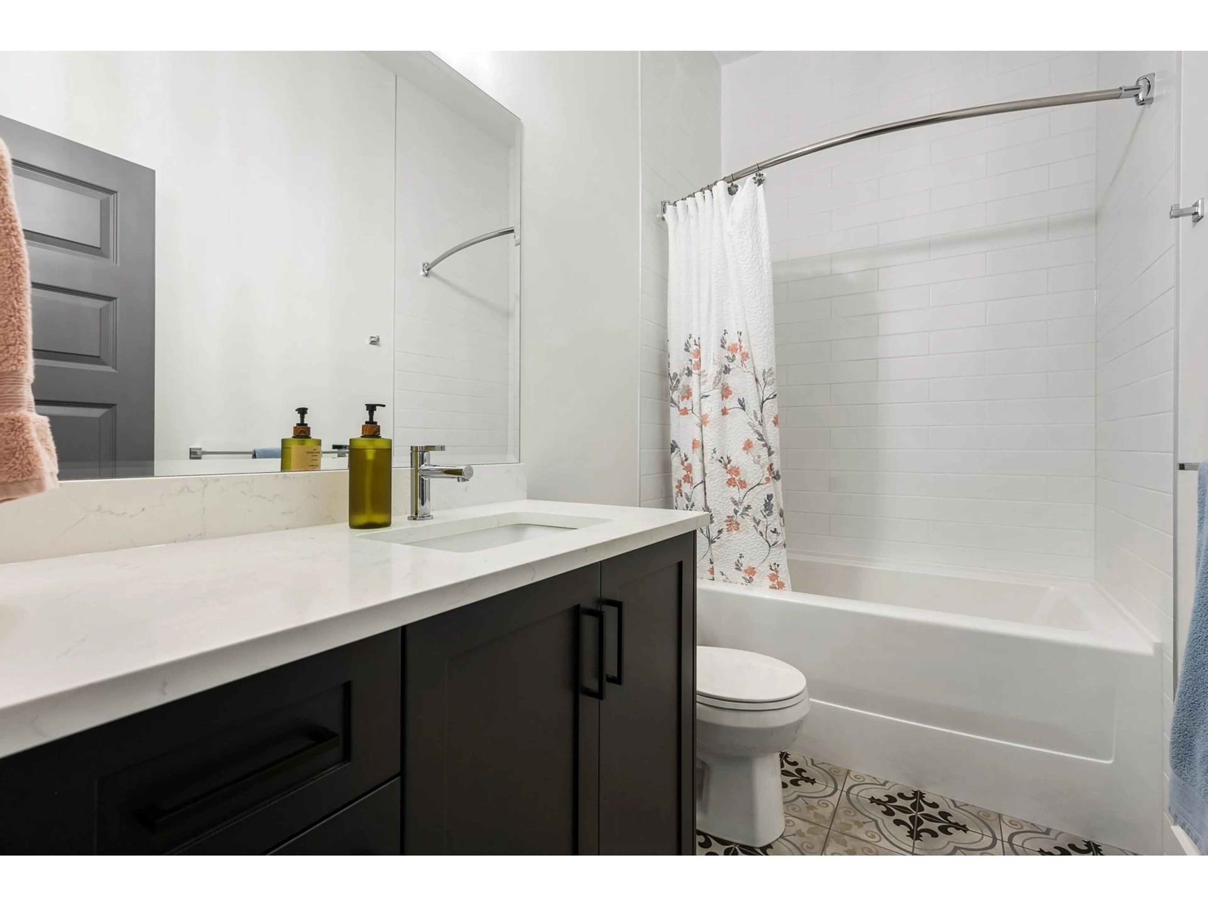 Standard bathroom, ceramic/tile floor for 88 - 1880 COLUMBIA VALLEY ROAD, Lindell Beach British Columbia V2R6G8