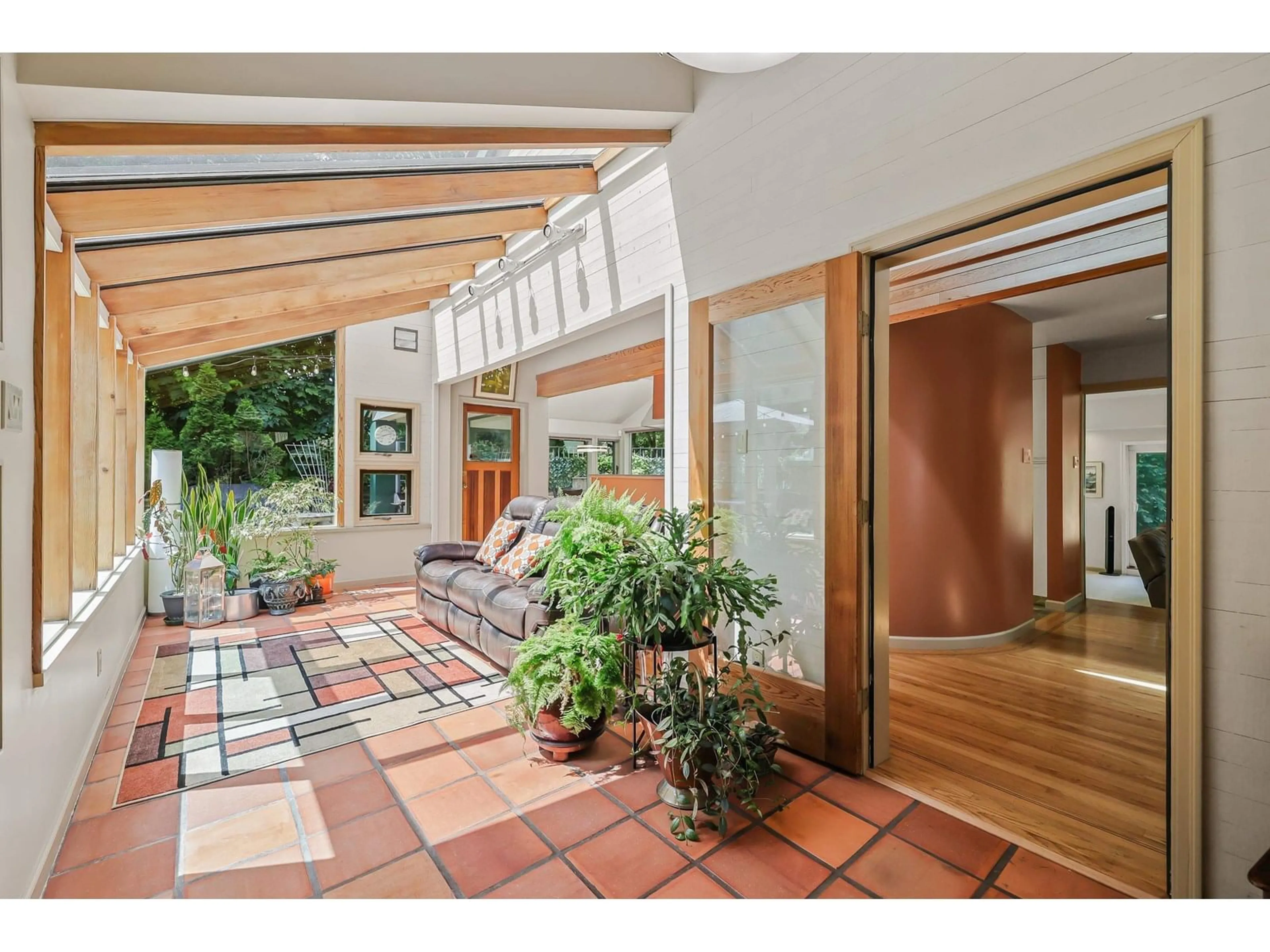 Indoor entryway for 19025 84TH, Surrey British Columbia V4N6B3