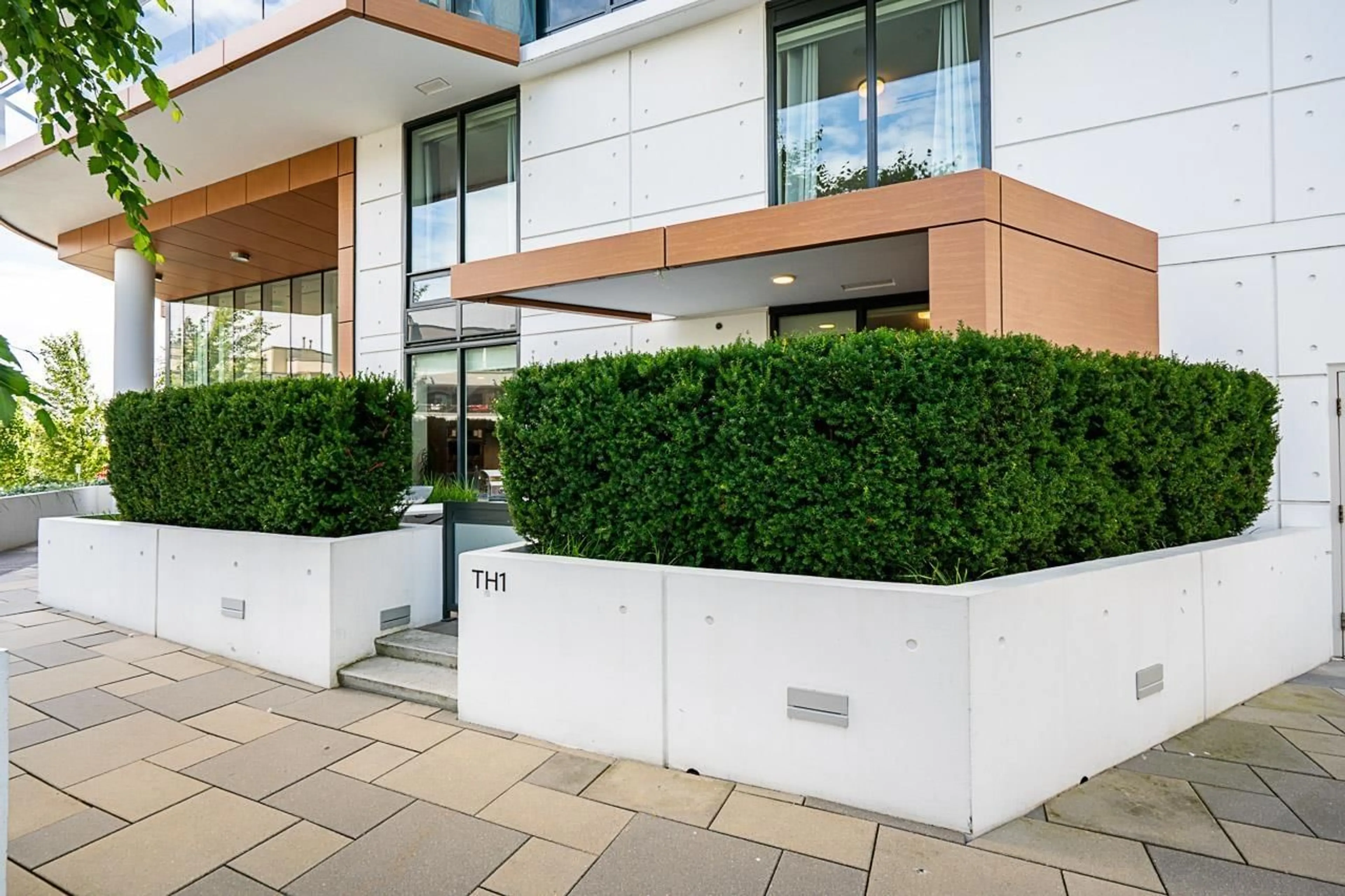 Patio, building for TH1 - 1439 GEORGE, White Rock British Columbia V4B0B9