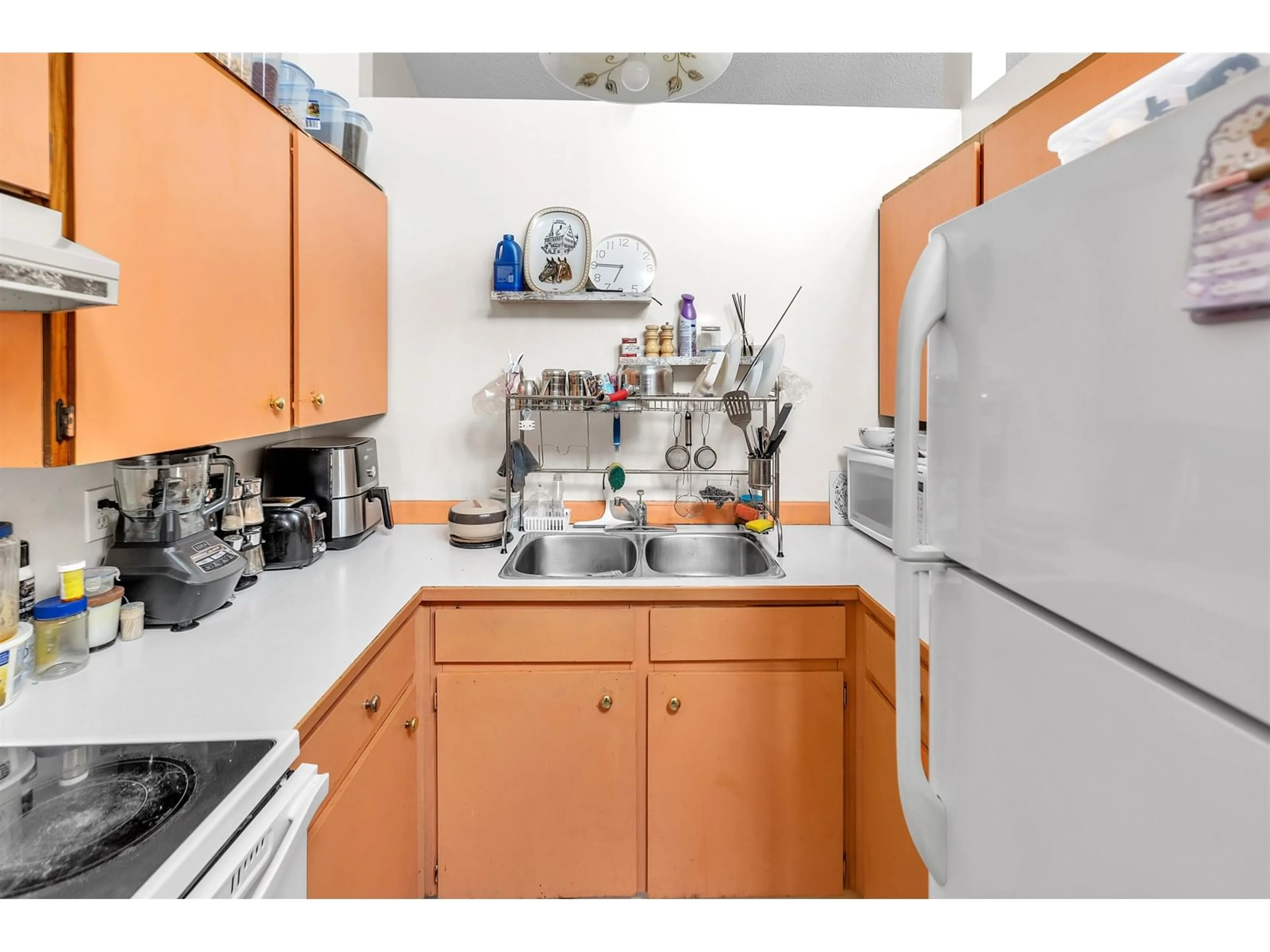Standard kitchen, unknown for 6 - 9493 BROADWAY STREET, Chilliwack British Columbia V2P5T8