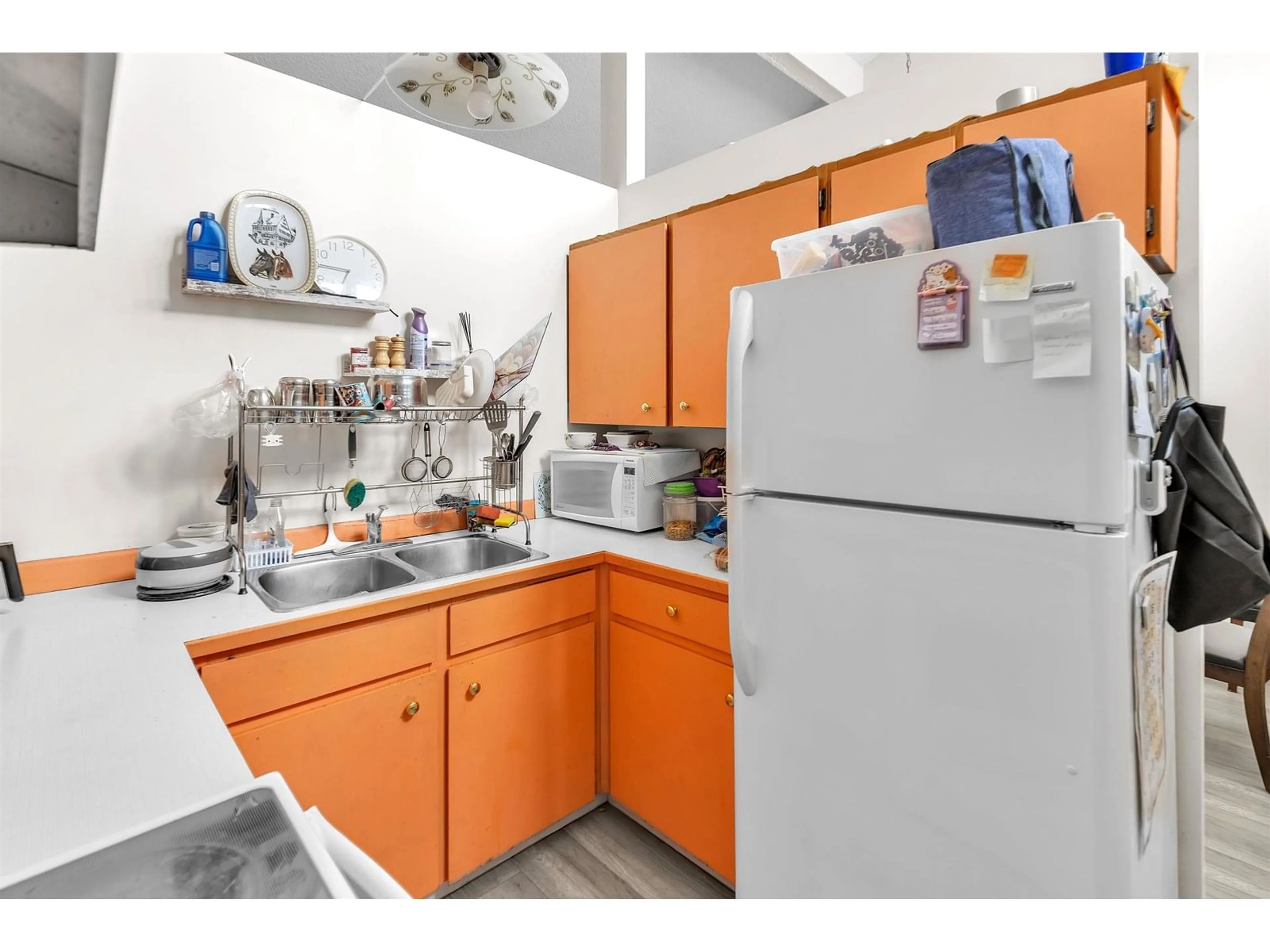 Standard kitchen, unknown for 6 - 9493 BROADWAY STREET, Chilliwack British Columbia V2P5T8