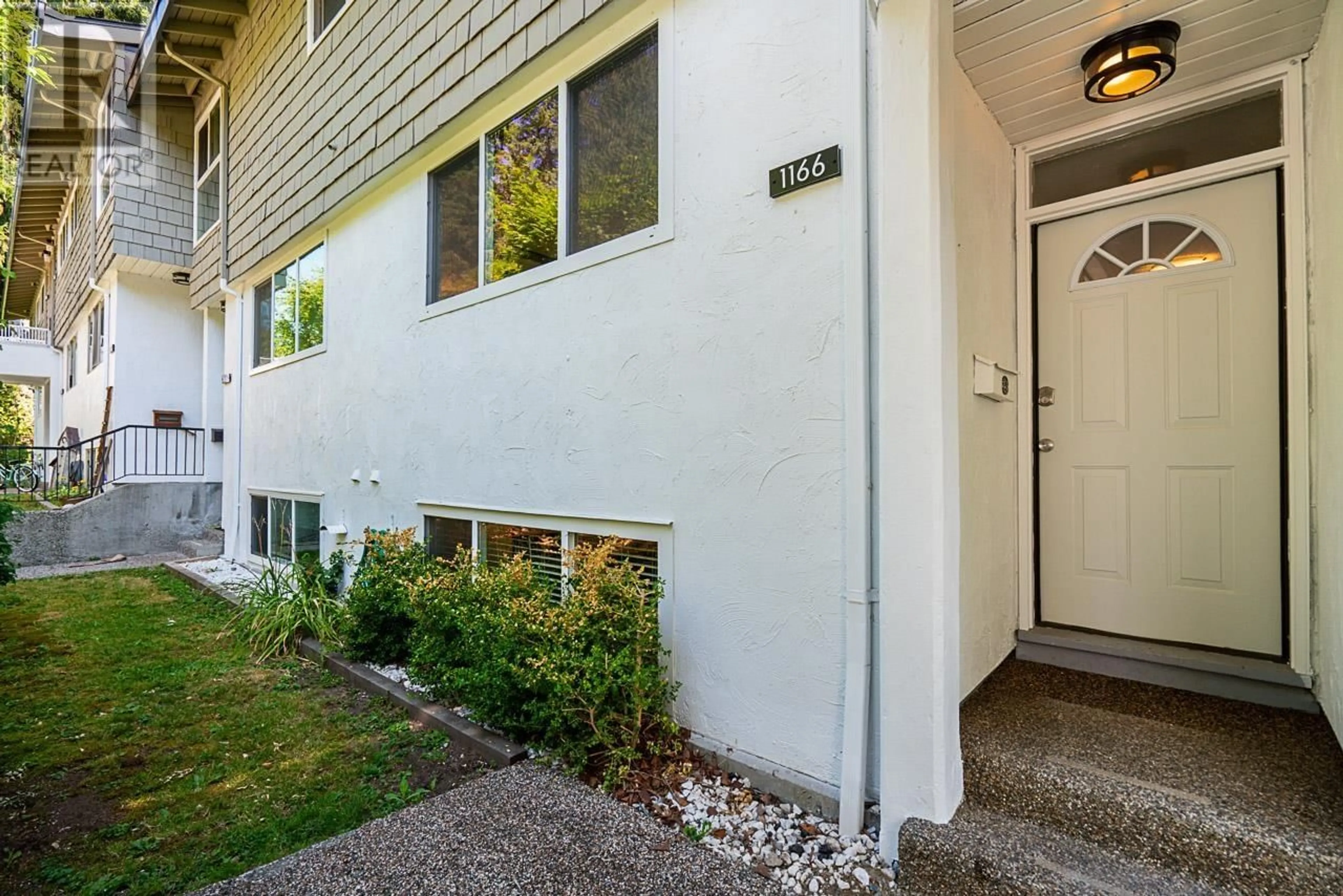 Indoor entryway for 1166 CHATEAU PLACE, Port Moody British Columbia V3H1N6