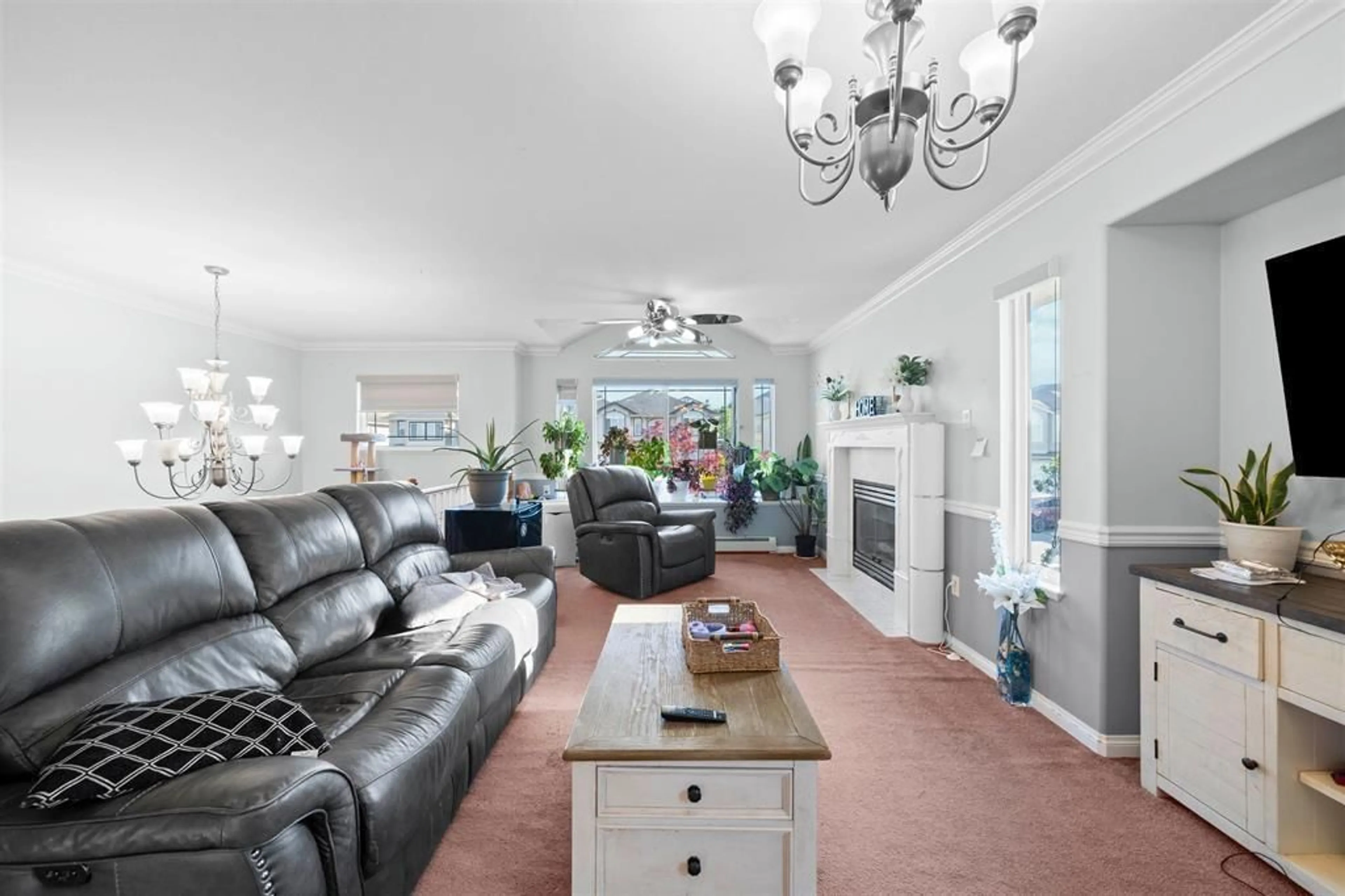 Living room with furniture, unknown for 31449 LEGACY, Abbotsford British Columbia V2T6W5