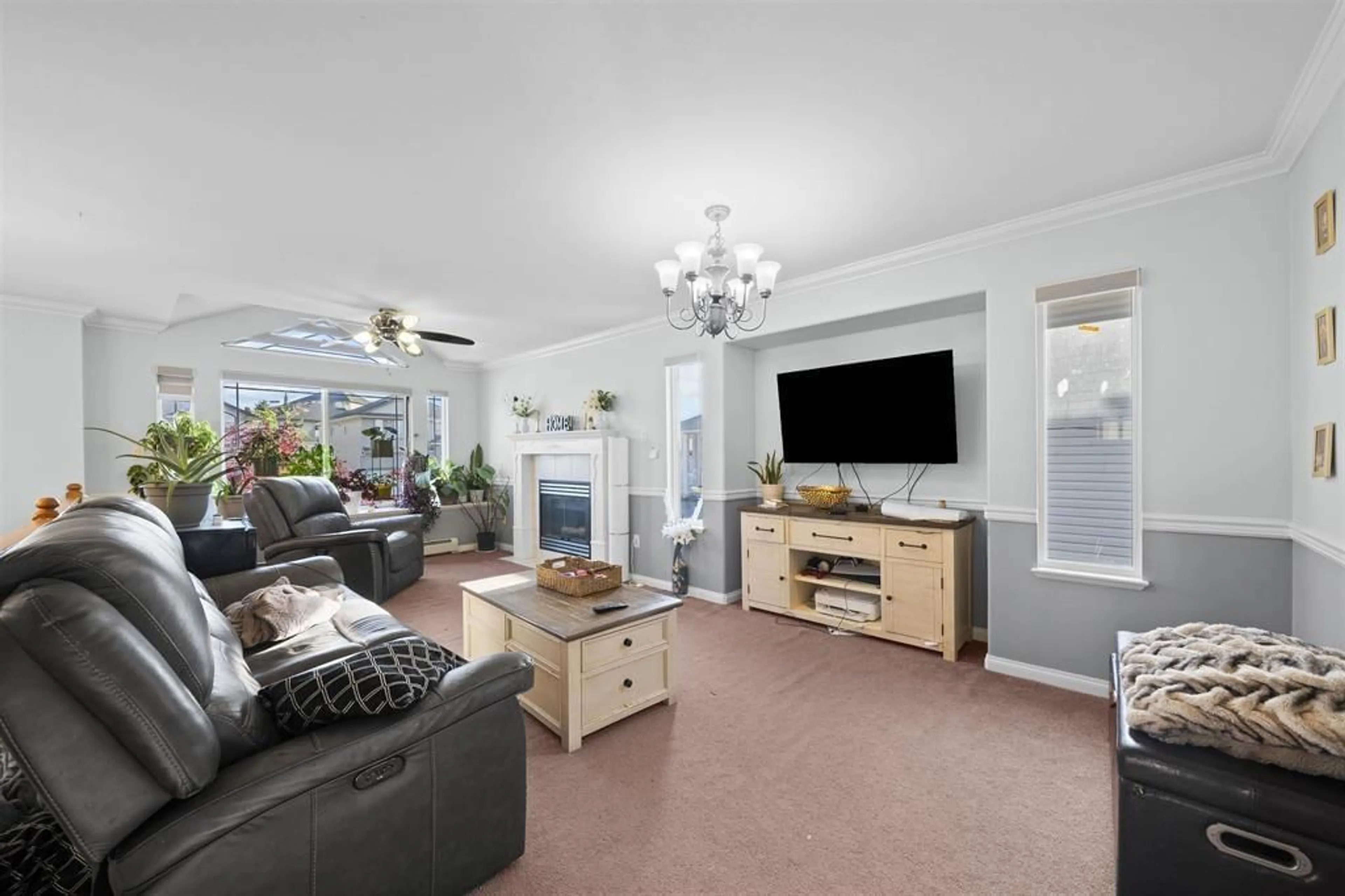 Living room with furniture, unknown for 31449 LEGACY, Abbotsford British Columbia V2T6W5